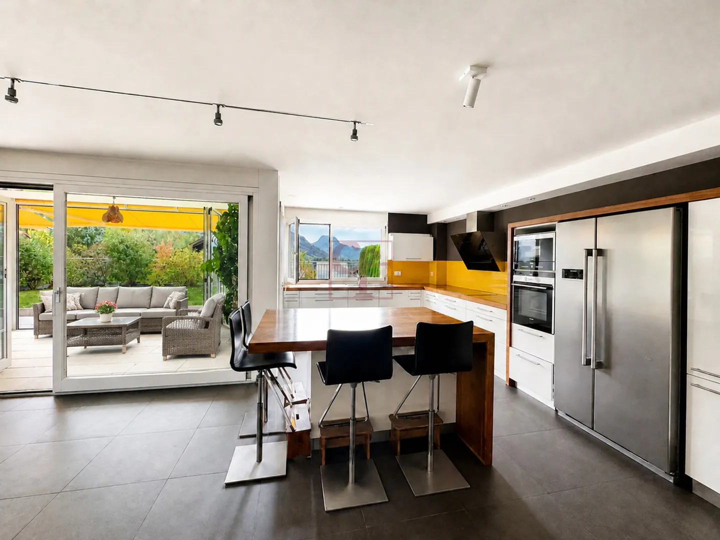 Modernes Apartment mit Atemberaubendem Blick - Foto 8 von 19