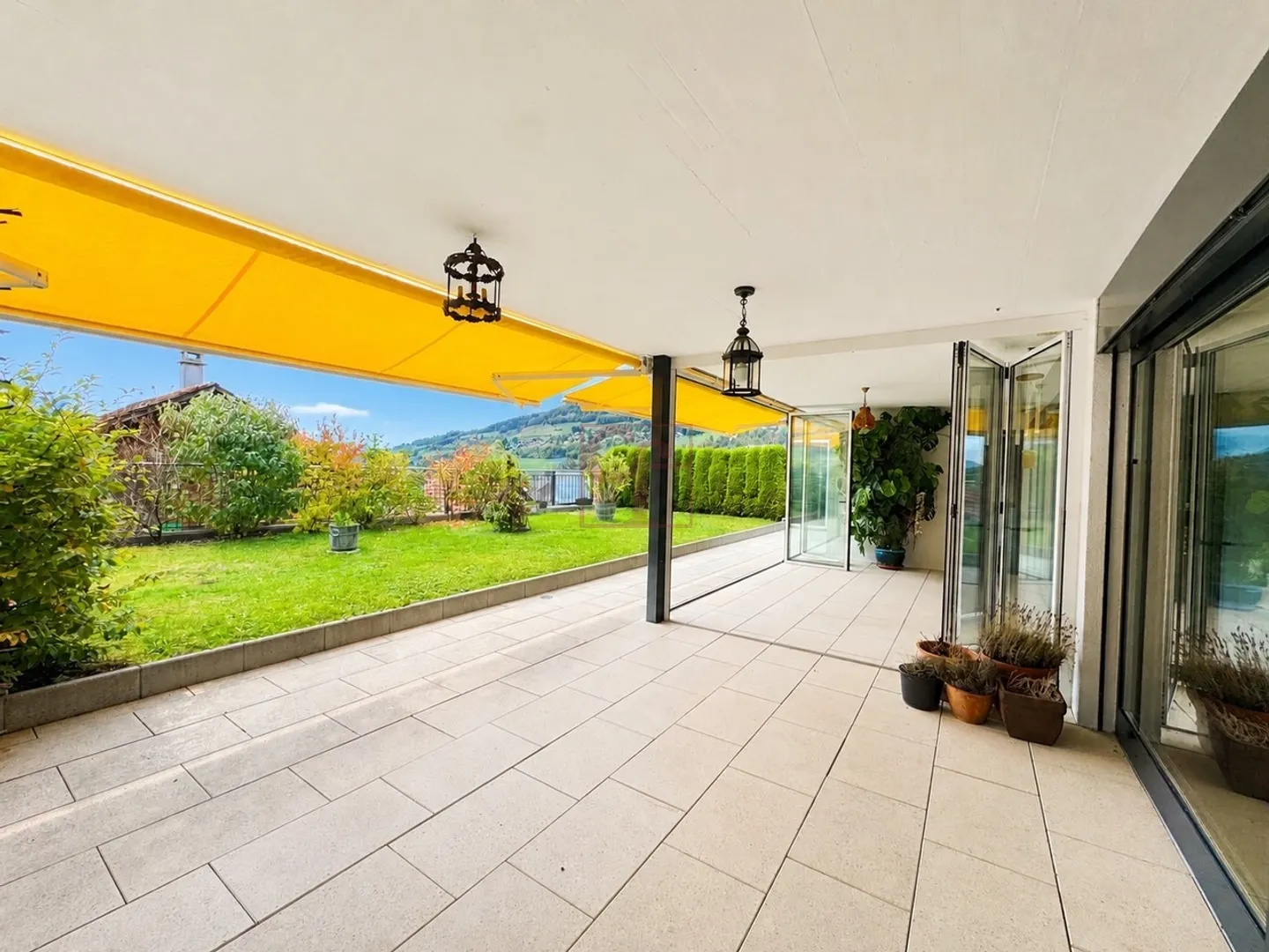Modernes Apartment mit Atemberaubendem Blick - Foto 16 von 19