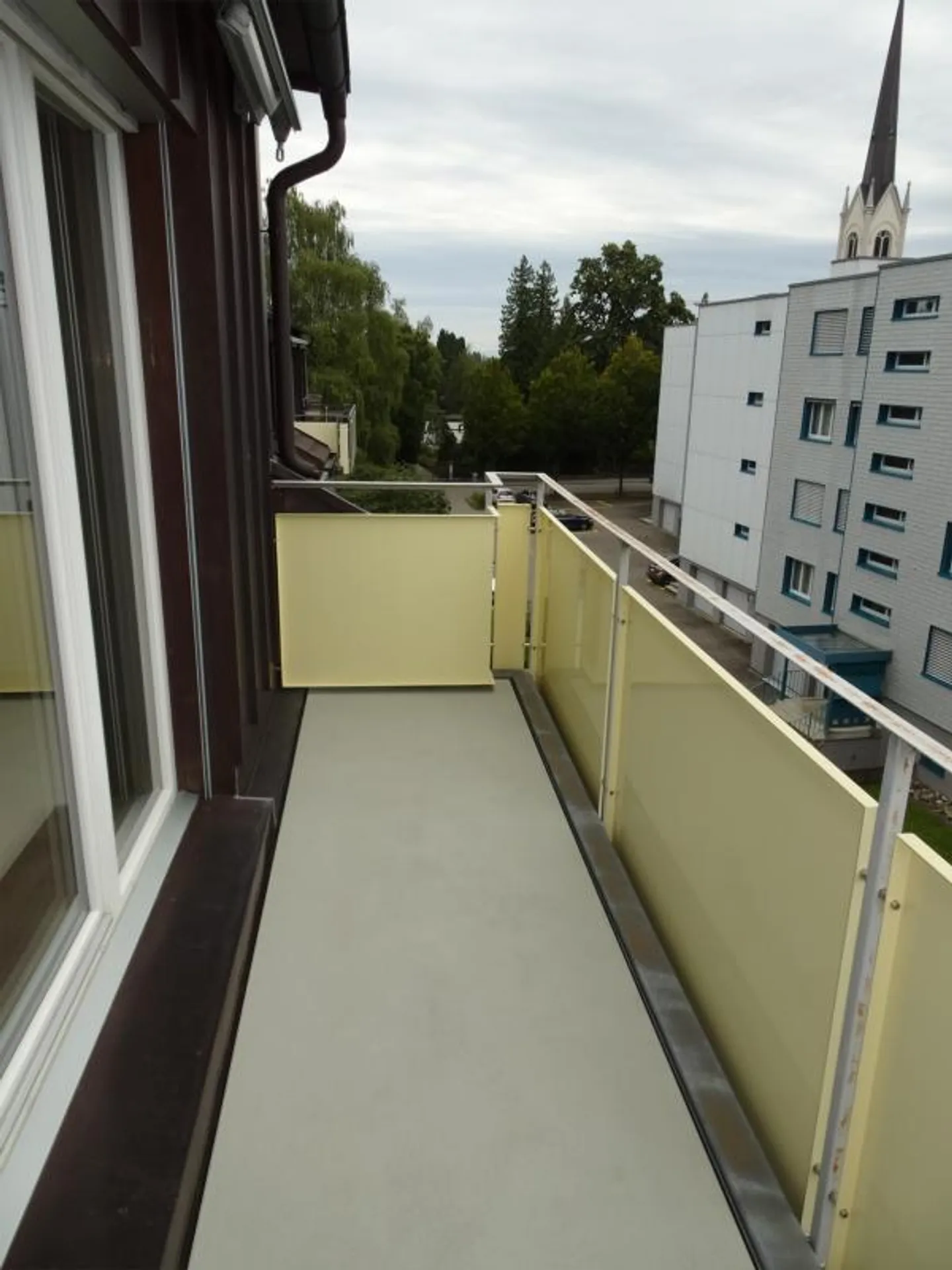 Modern, bright penthouse apartment with south-facing balcony, visible beams, open kitchen - Photo 2 of 7