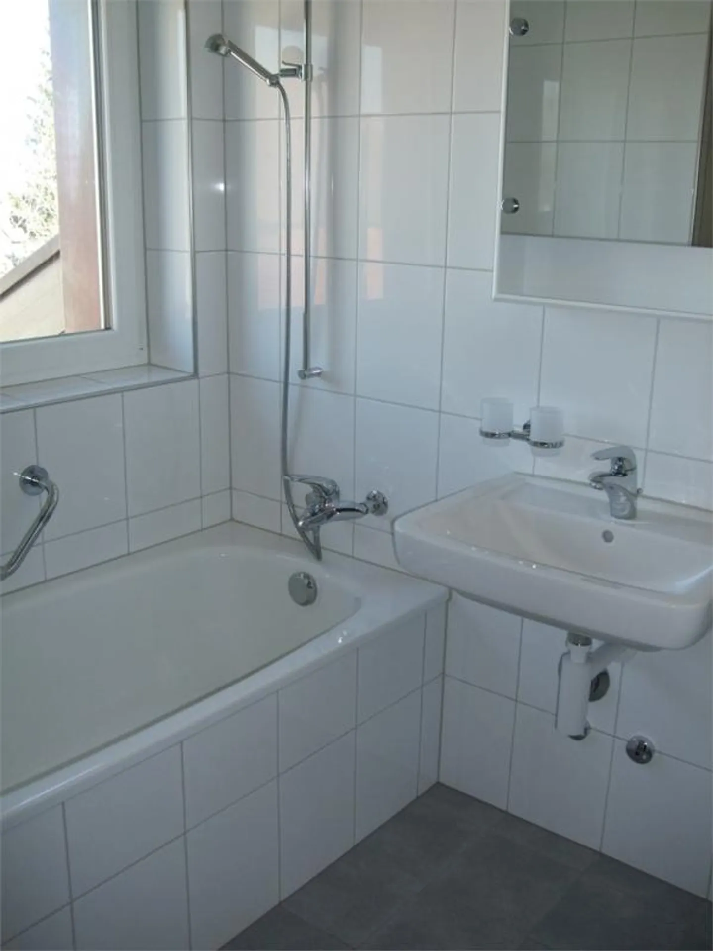 Modern, bright penthouse apartment with south-facing balcony, visible beams, open kitchen - Photo 3 of 7