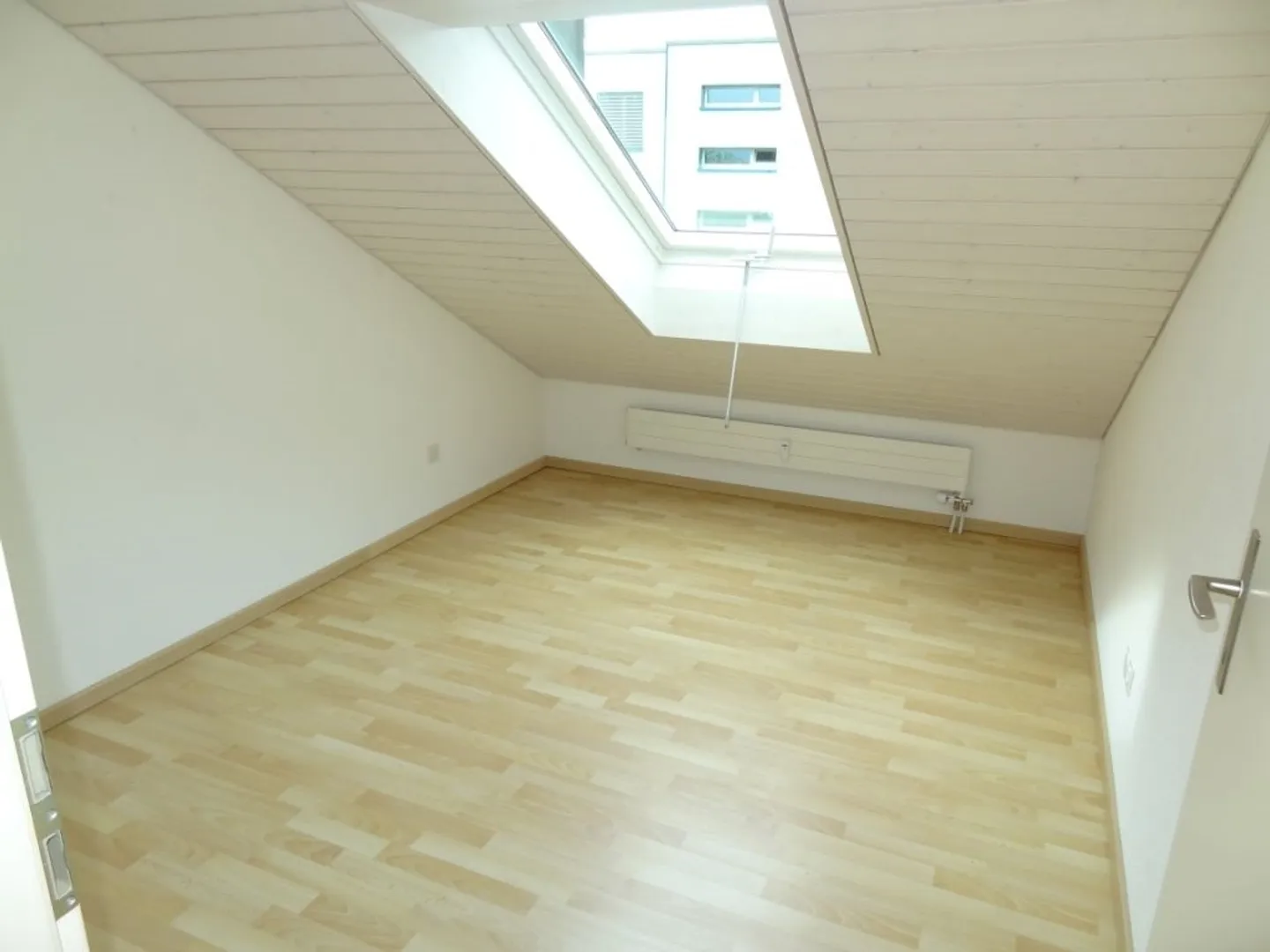 Modern, bright penthouse apartment with south-facing balcony, visible beams, open kitchen - Photo 5 of 7