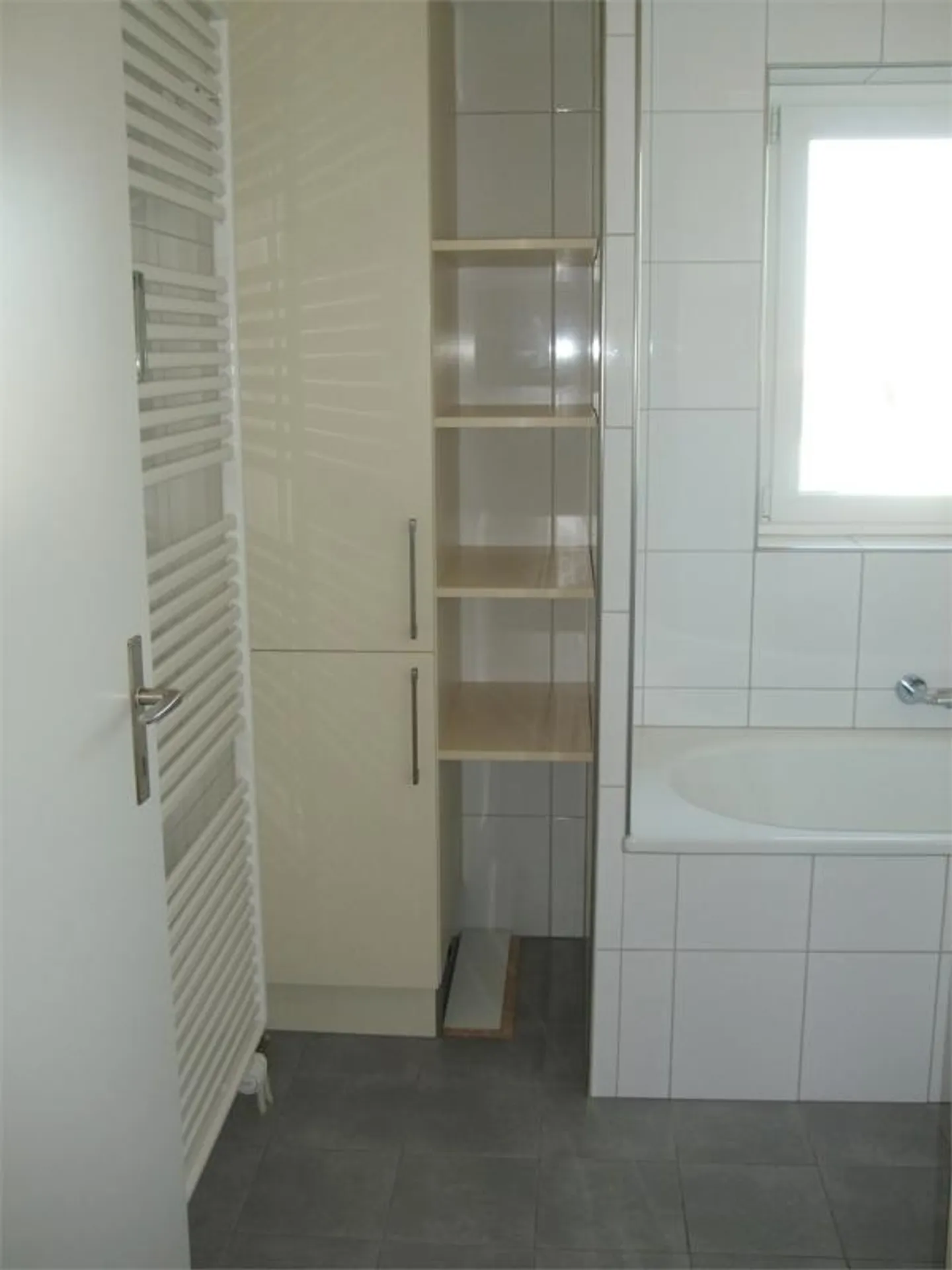 Modern, bright penthouse apartment with south-facing balcony, visible beams, open kitchen - Photo 6 of 7