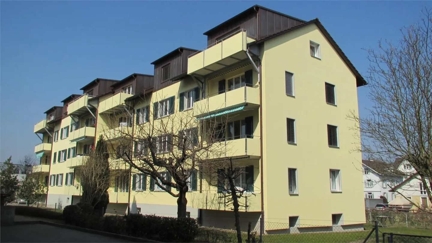 Modern, bright penthouse apartment with south-facing balcony, visible beams, open kitchen - Photo 7 of 7