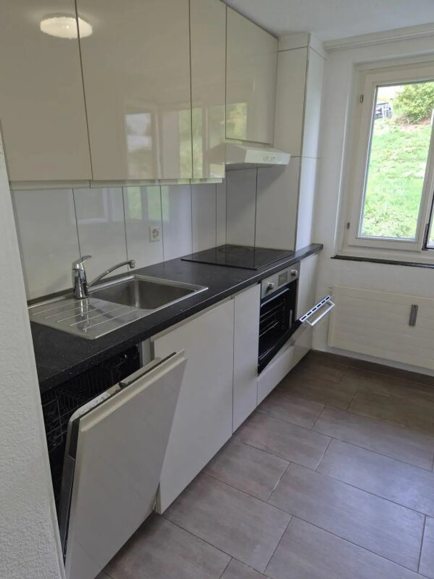grande appartamento di 4 stanze - Foto 2 di 12