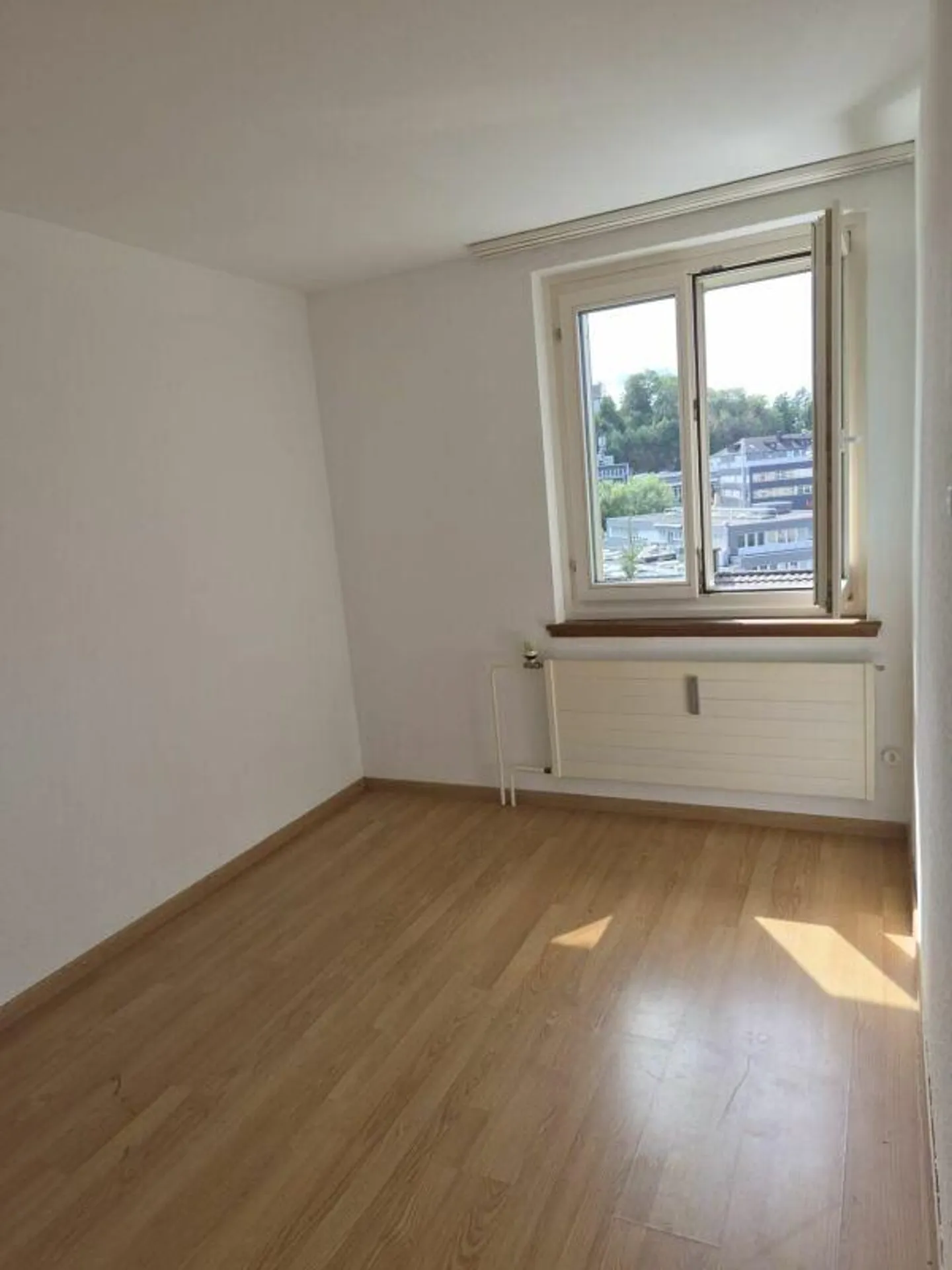 grande appartamento di 4 stanze - Foto 4 di 12