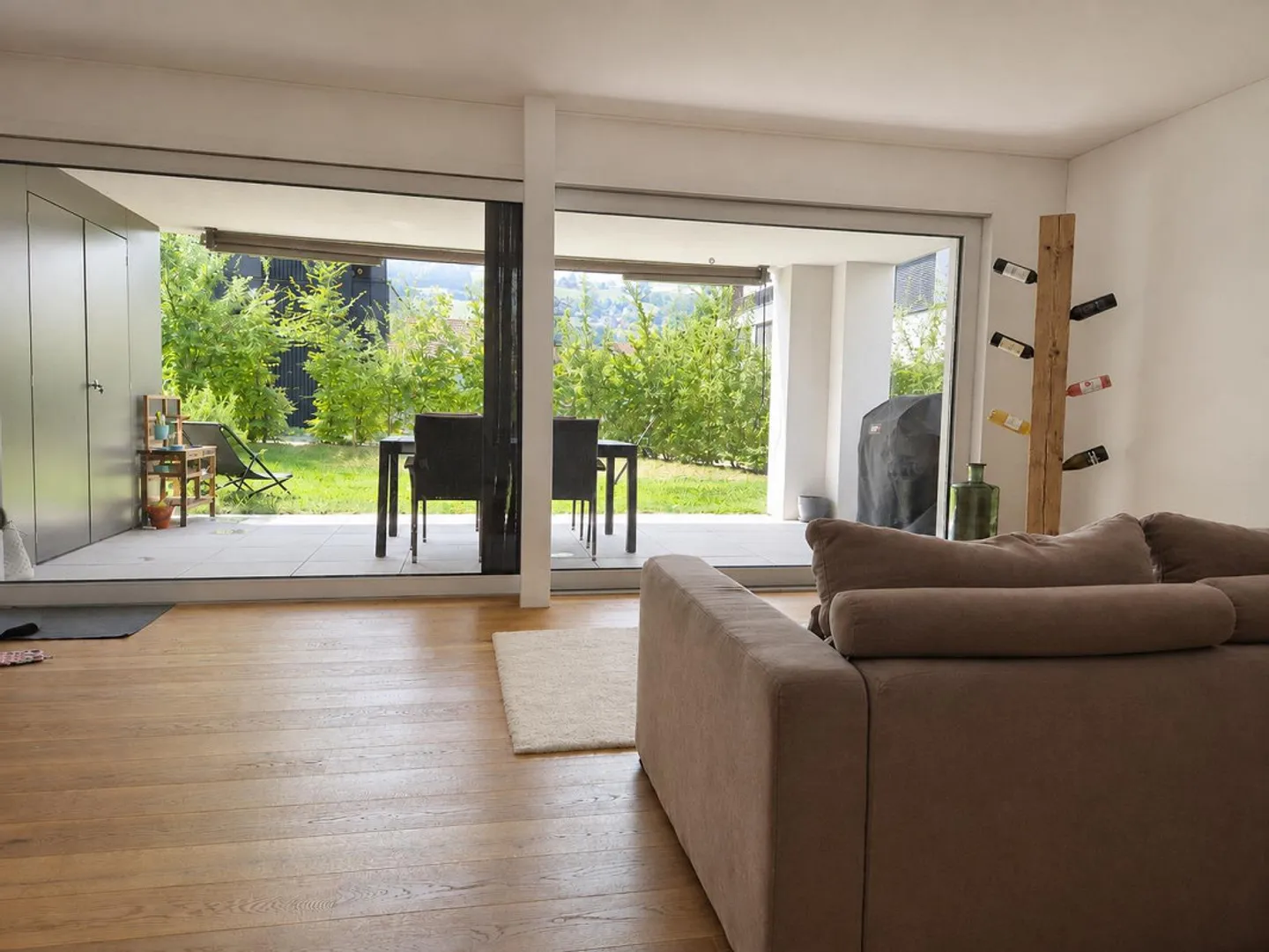 Modern 5.5-room maisonette apartment with garden and communal pool - Photo 2 of 12