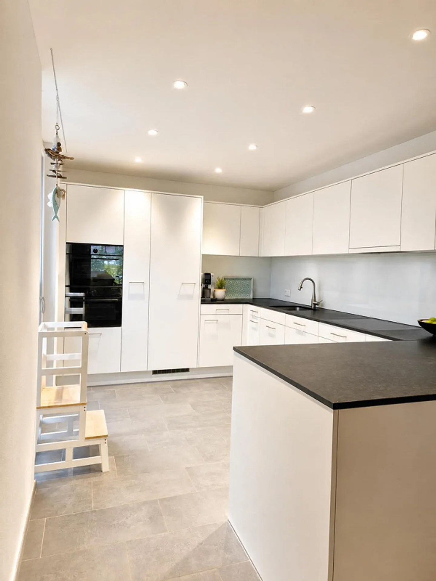 Modern 5.5-room maisonette apartment with garden and communal pool - Photo 5 of 12