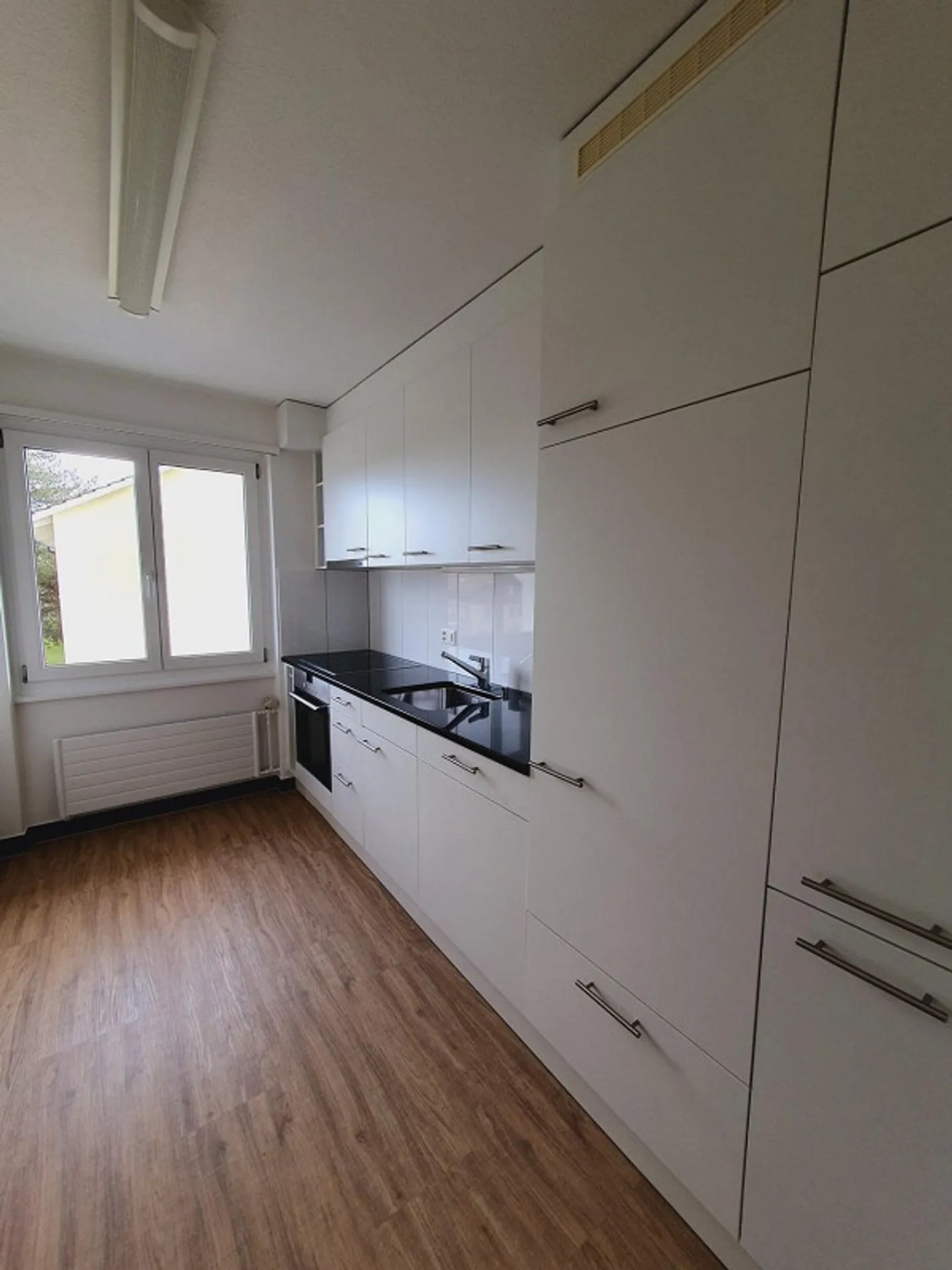 Bright 4.5-room apartment with balcony in Belp - Photo 3 of 10
