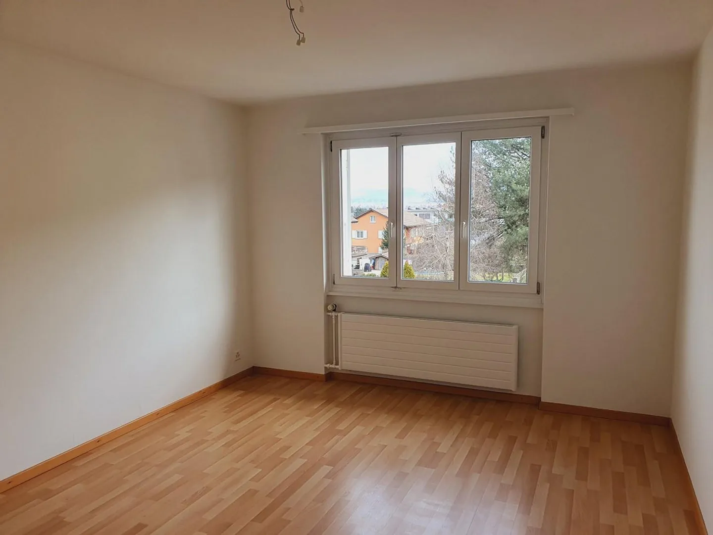 Bright 4.5-room apartment with balcony in Belp - Photo 4 of 10