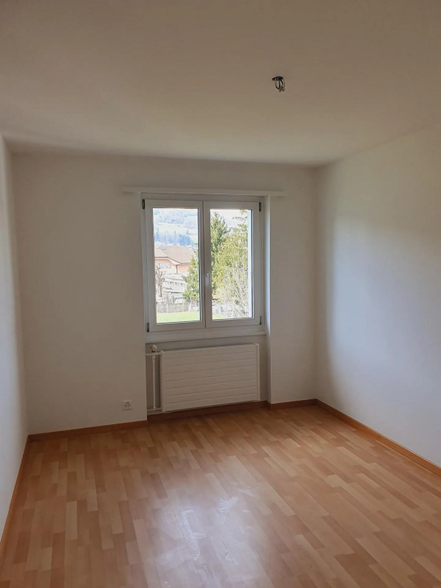 Bright 4.5-room apartment with balcony in Belp - Photo 5 of 10