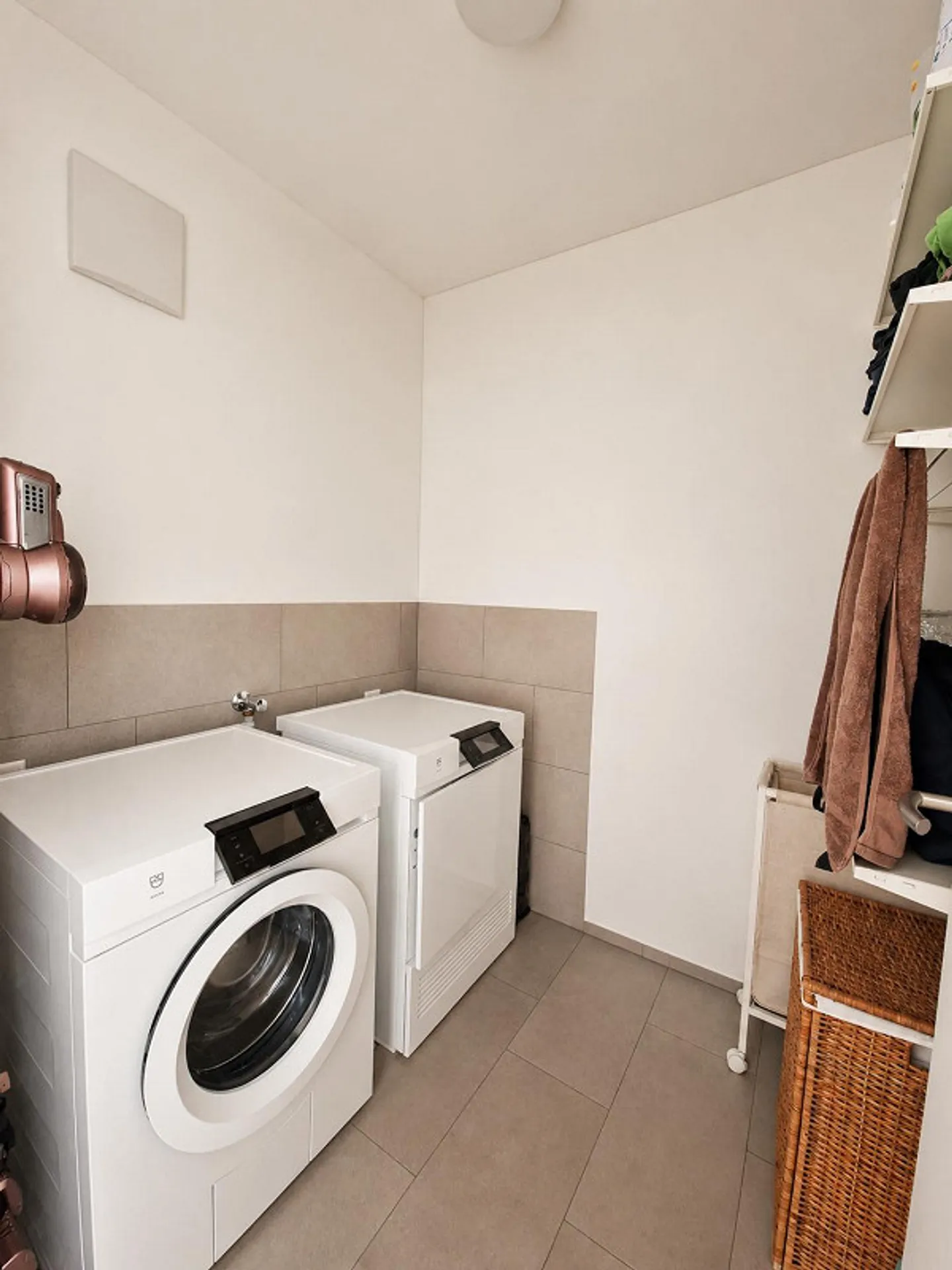 Modern 5.5-room maisonette apartment with garden and communal pool - Photo 9 of 12