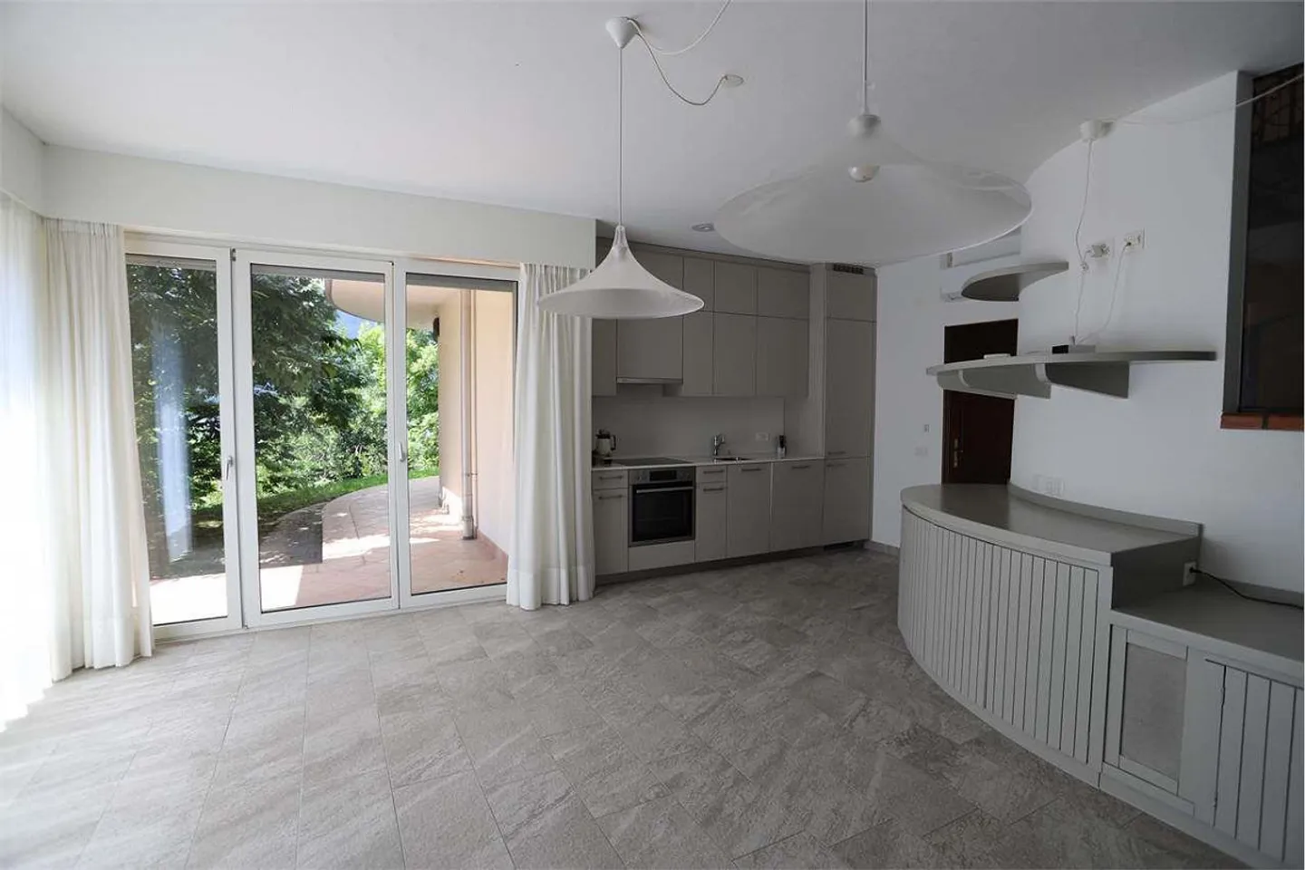 Villa con piscina interna a Vezia - Foto 3 di 13