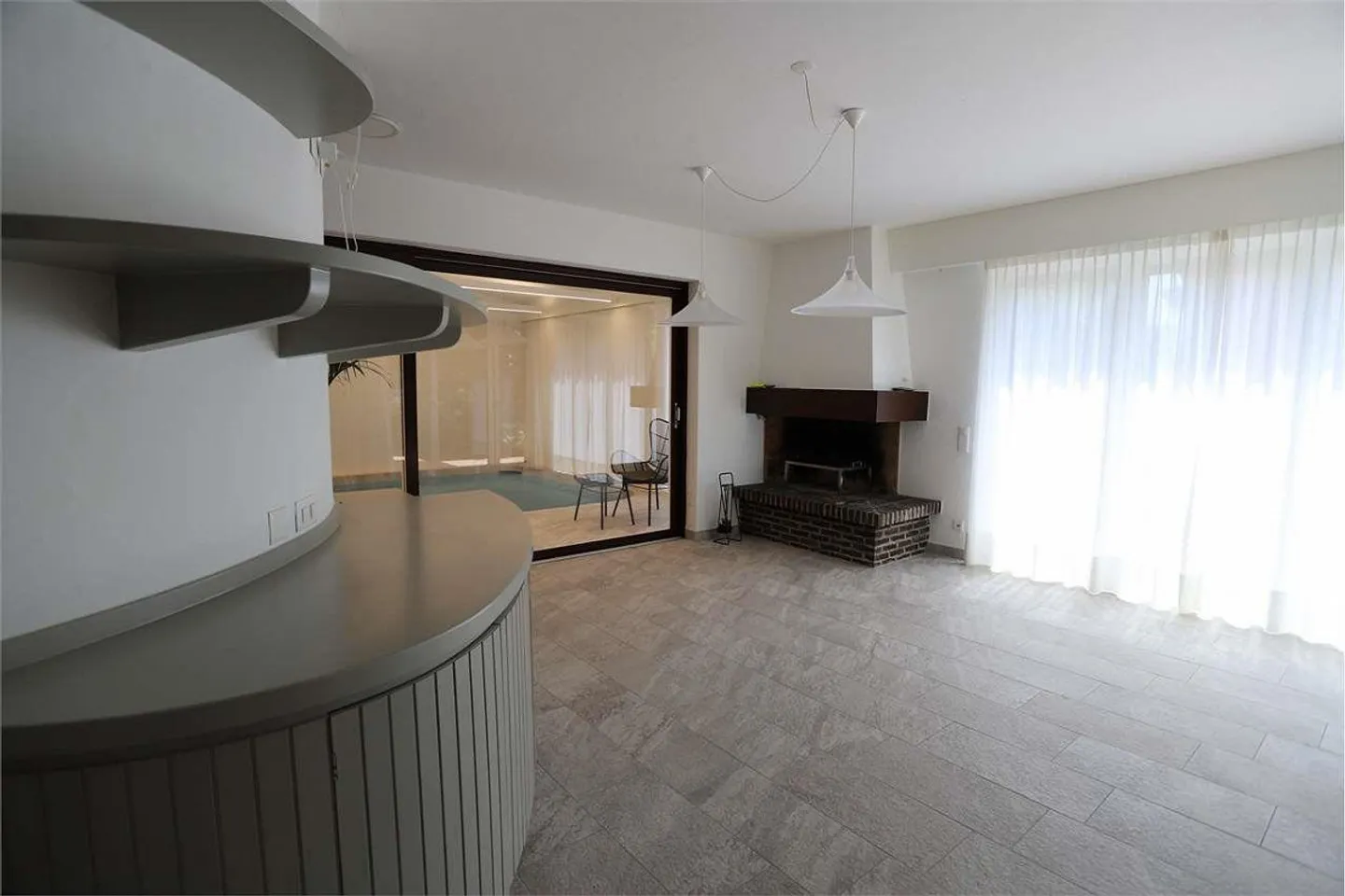 Villa con piscina interna a Vezia - Foto 4 di 13