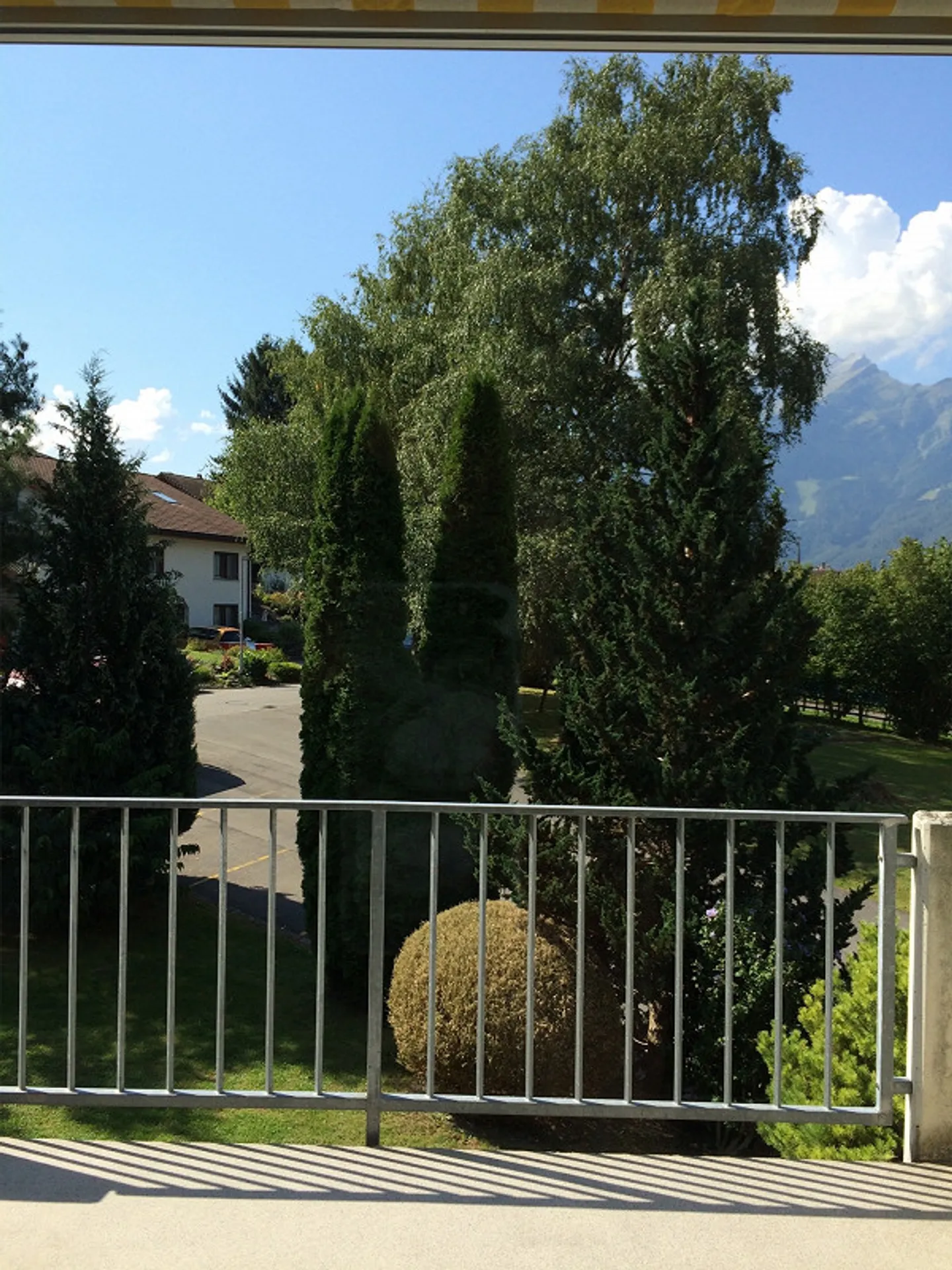 Quietly located, bright 3 1/2 room attic apartment with two terraces - Photo 3 of 12