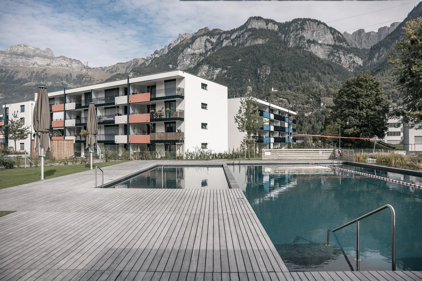 Modern 5.5-room maisonette apartment with garden and communal pool - Photo 12 of 12
