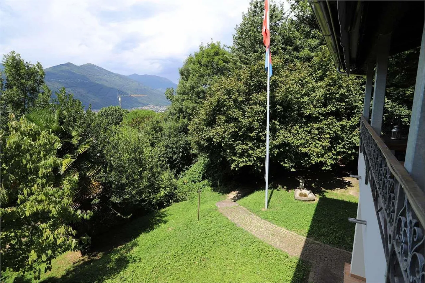 Villa con piscina interna a Vezia - Foto 1 di 13
