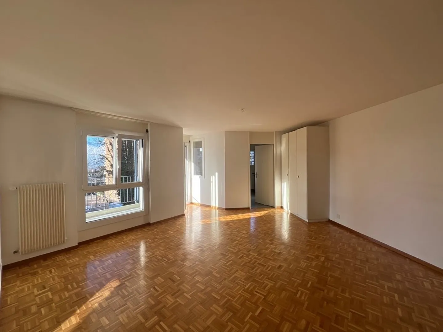 Beautiful Apartment - Photo 2 of 8