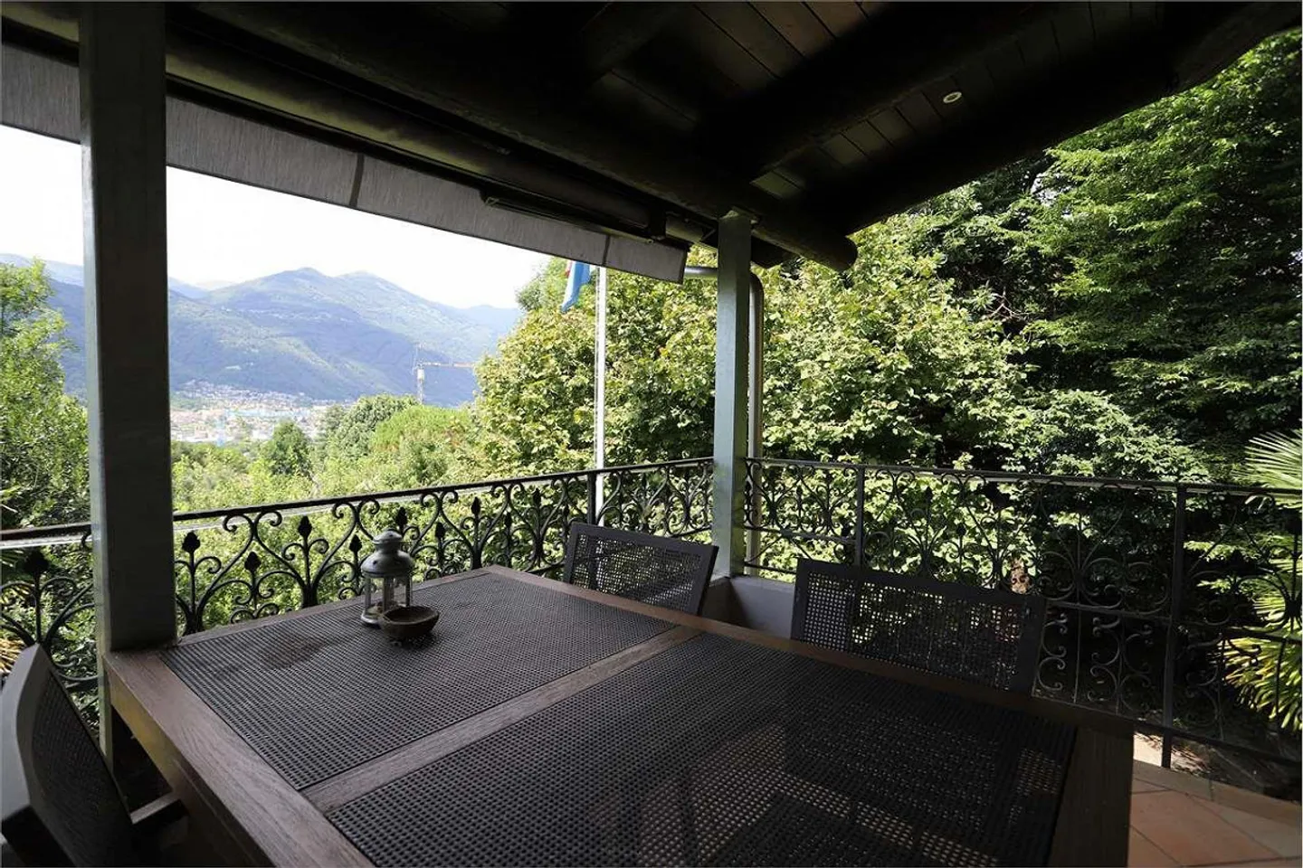 Villa con piscina interna a Vezia - Foto 5 di 13