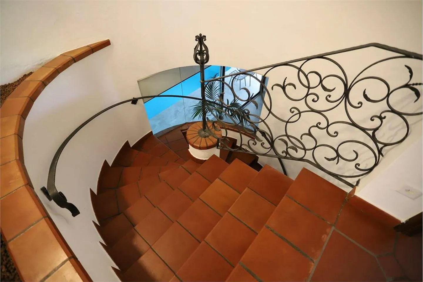 Villa con piscina interna a Vezia - Foto 7 di 13