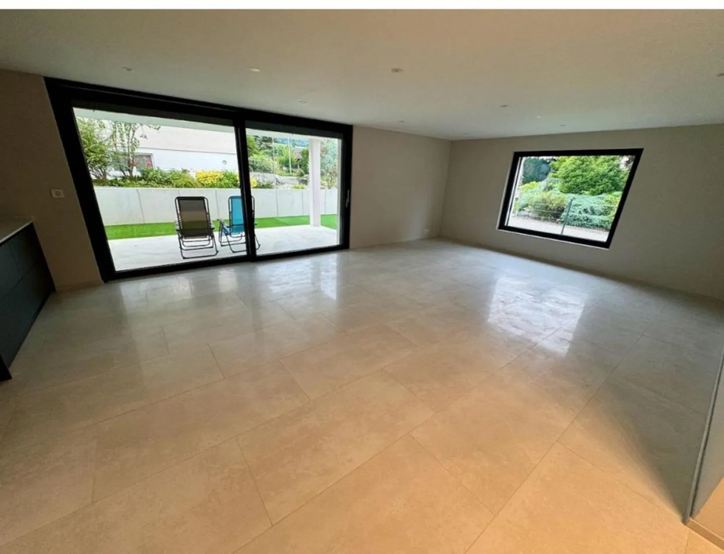 Moderne 7 1/2 Zimm. Einfamilienhaus Freistehend - Foto 3 von 25