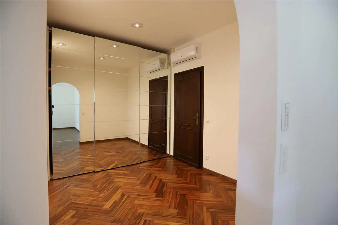 Villa con piscina interna a Vezia - Foto 10 di 13