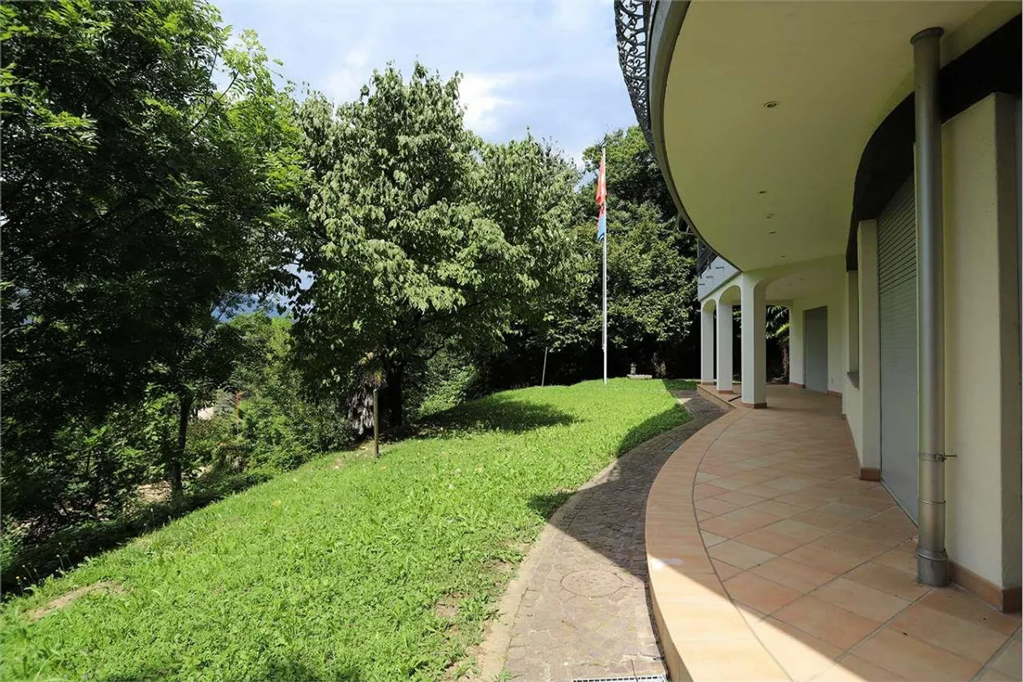 Villa con piscina interna a Vezia - Foto 13 di 13