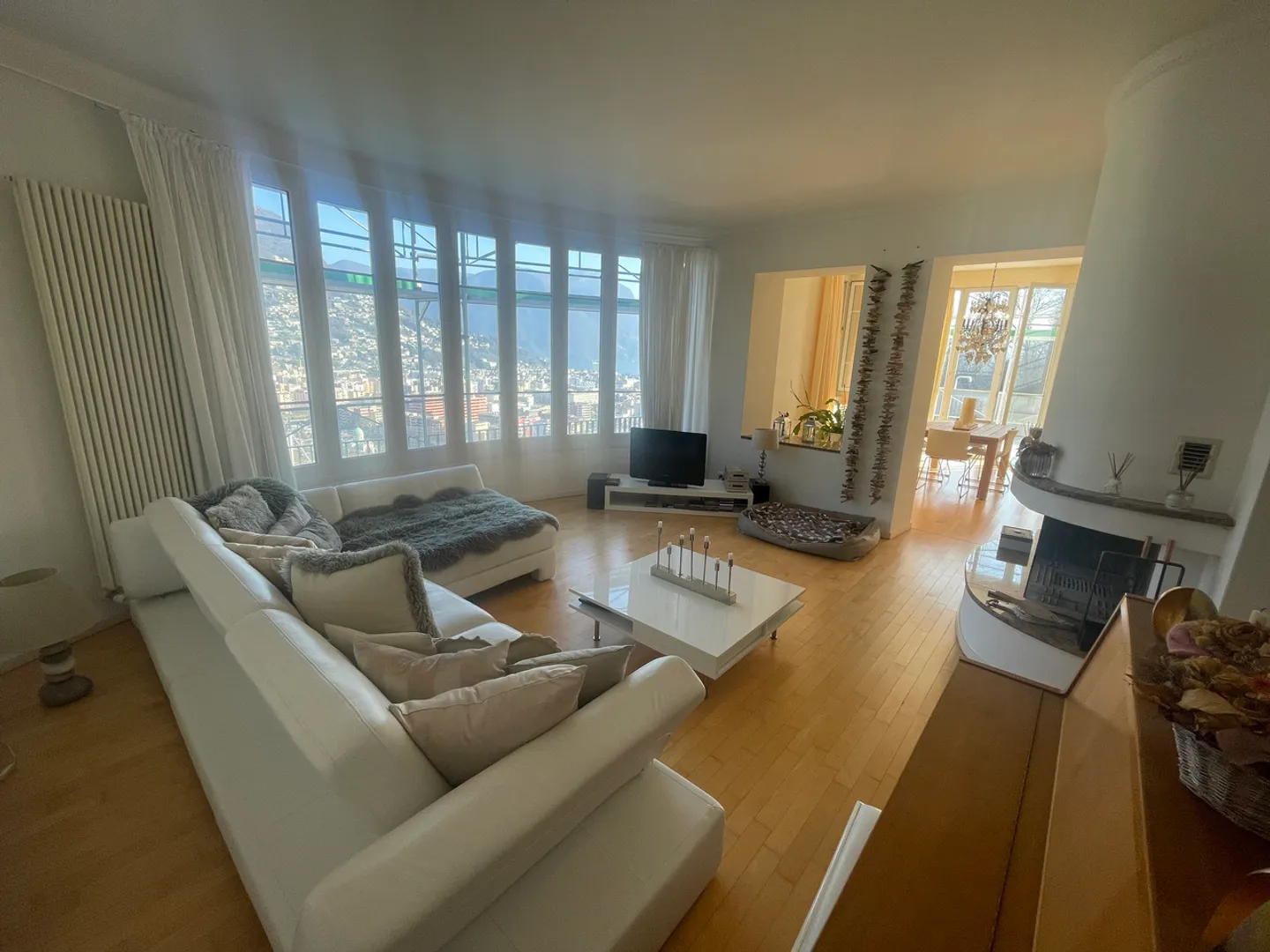 Superbe Maison Historique dans un Nouveau Condominium de Luxe - Photo 1 sur 12