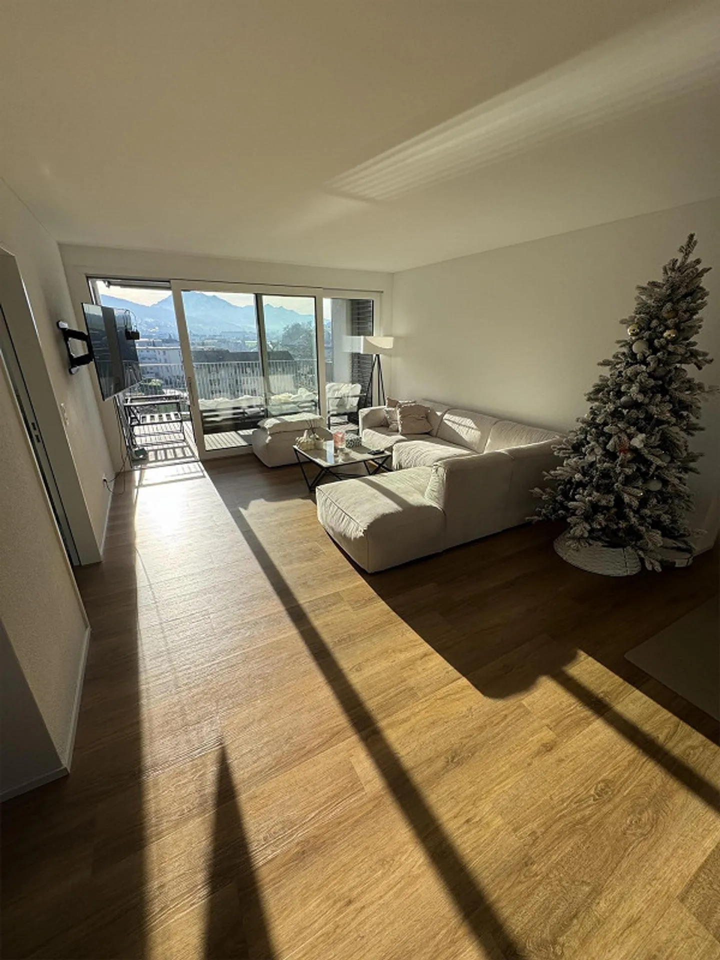 Appartement moderne de 3,5 pièces - Photo 2 sur 16