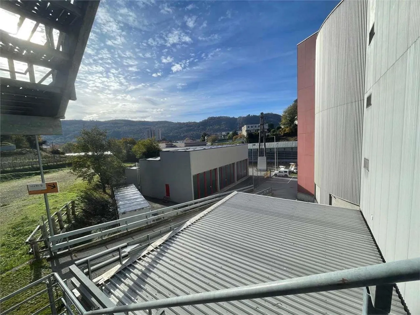 À louer plus de 4 000 mètres carrés dans un nouveau centre commercial - Photo 9 sur 11
