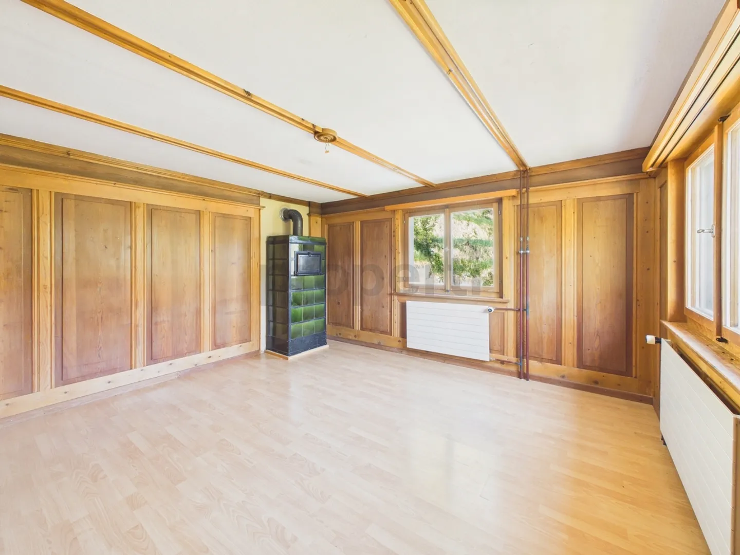Grosszügiges 9 Zimmer-Haus mit vielseitigem Gestaltungsspielraum in Alvaschein - Photo 4 of 13