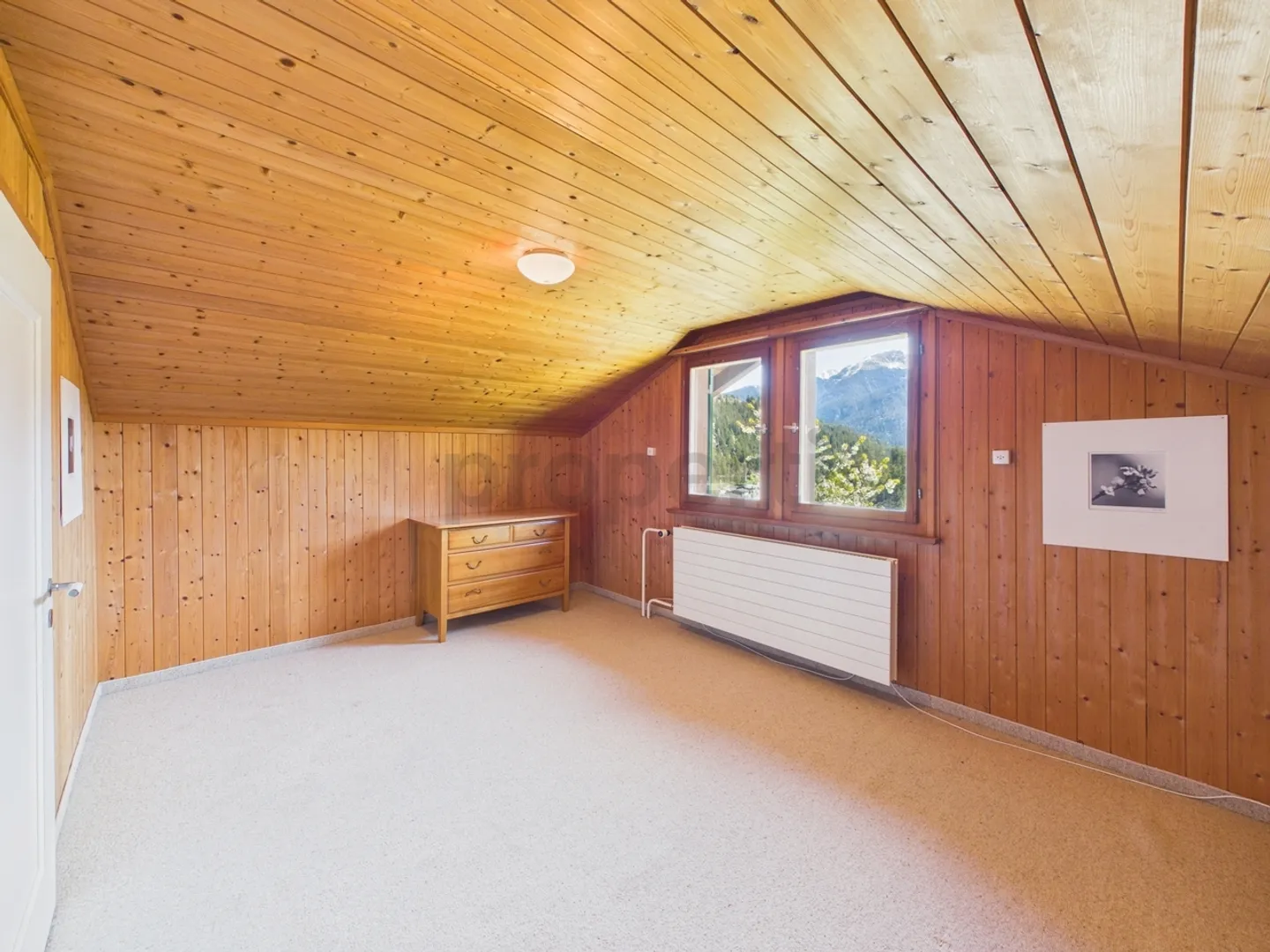 Grosszügiges 9 Zimmer-Haus mit vielseitigem Gestaltungsspielraum in Alvaschein - Photo 7 of 13