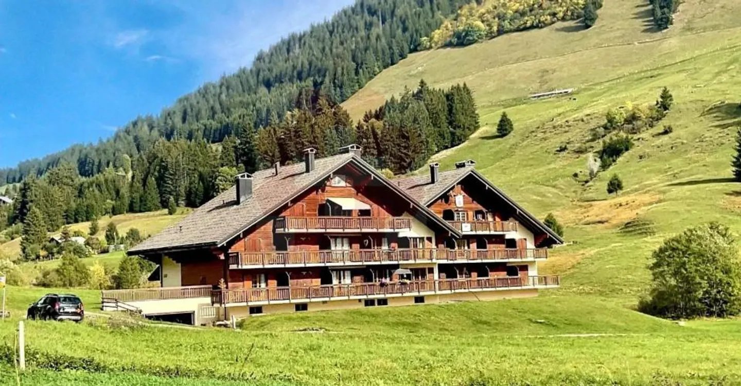 Incantevole appartamento mansardato di 2,5 locali con vista eccezionale - Foto 1 di 13