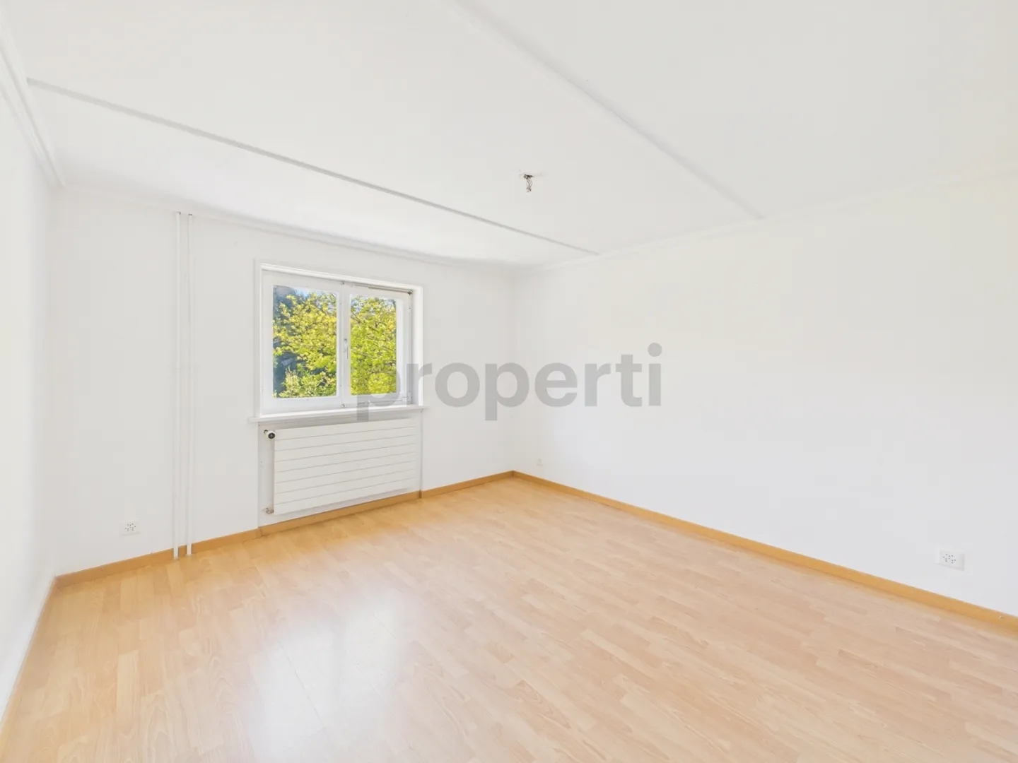 Grosszügiges 9 Zimmer-Haus mit vielseitigem Gestaltungsspielraum in Alvaschein - Photo 12 of 13