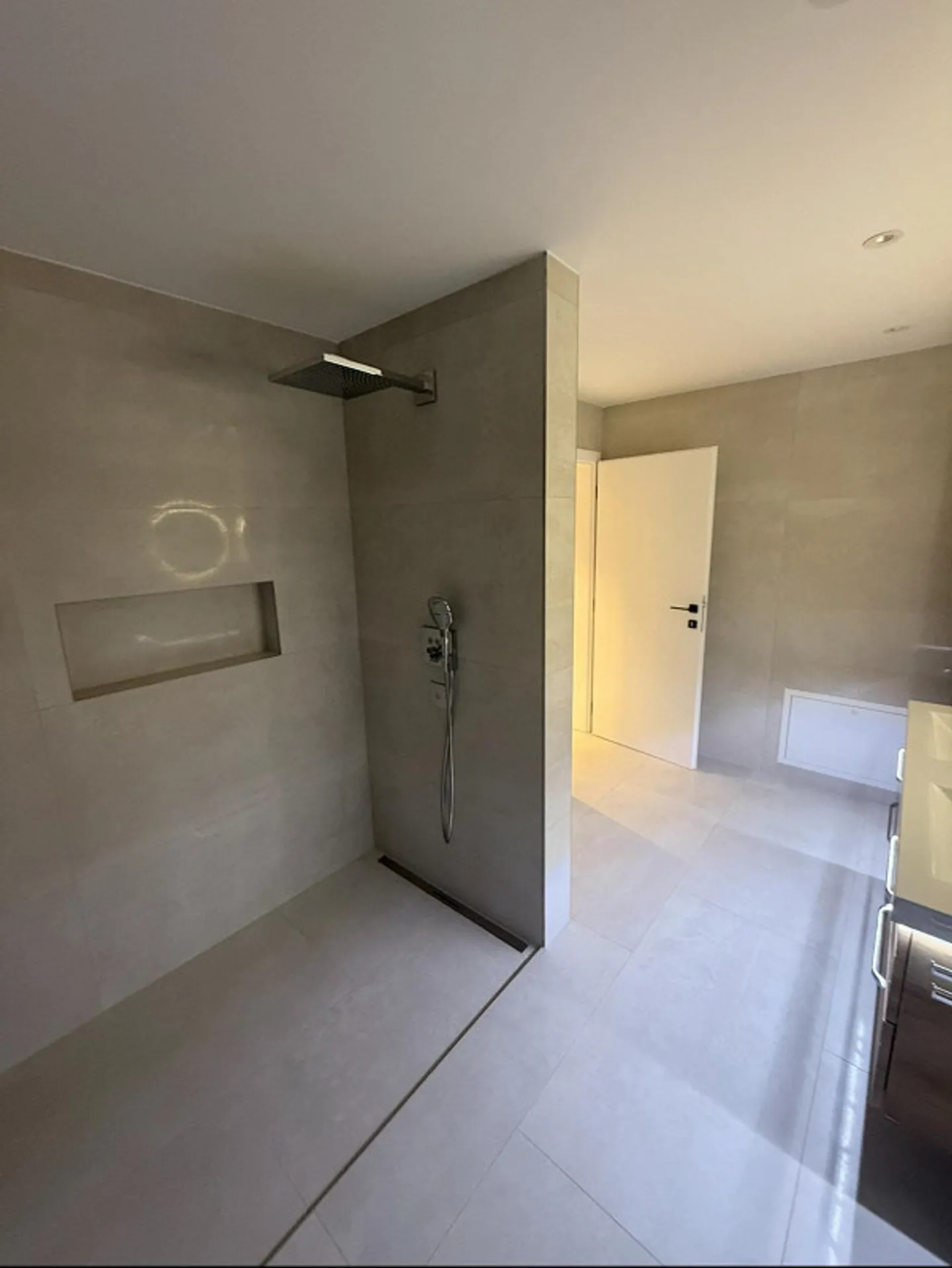 Moderne 7 1/2 Zimm. Einfamilienhaus Freistehend - Foto 15 von 25