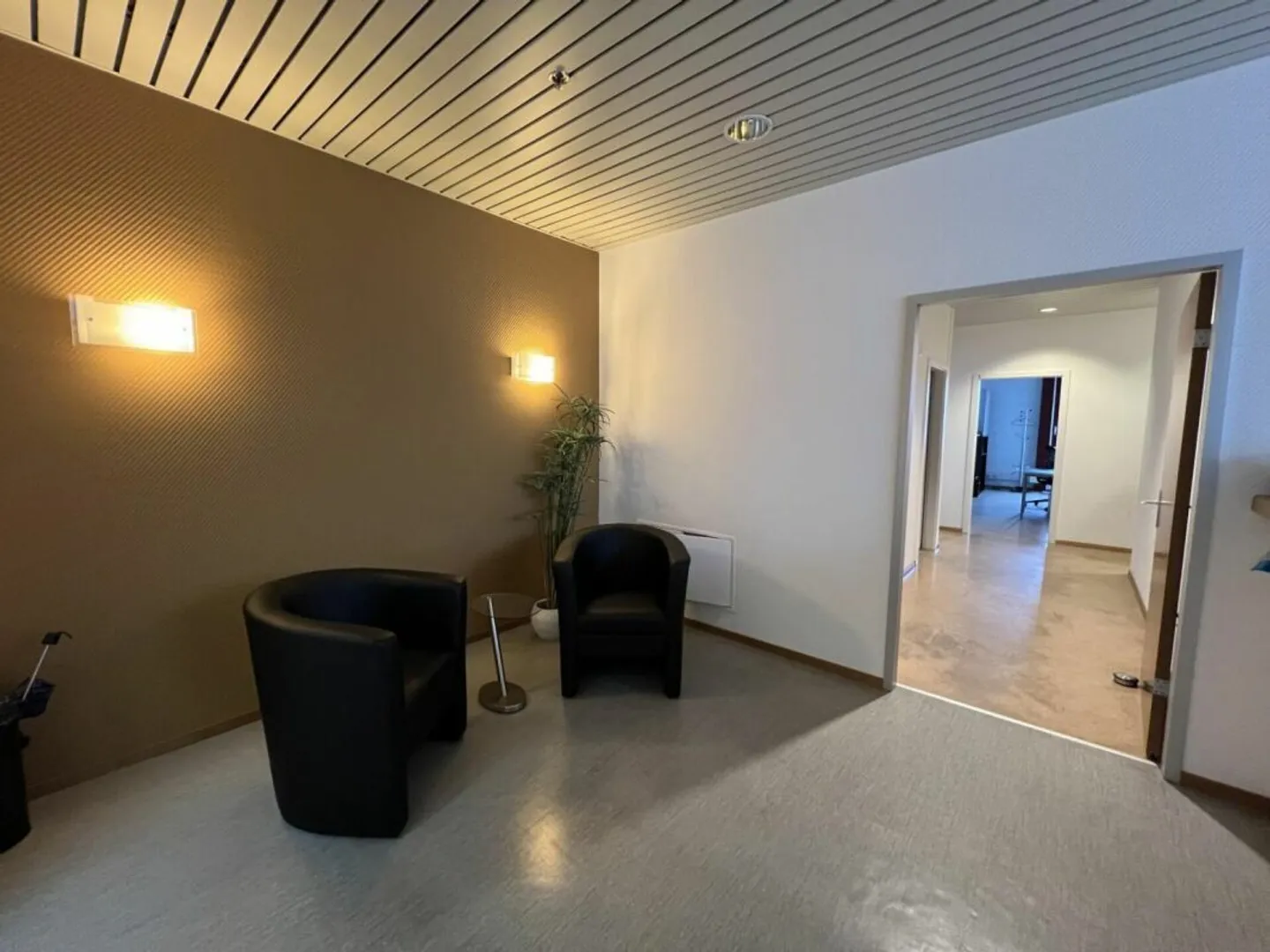 Management/Office 18 Rooms in Le Mont-sur-Lausanne - Photo 2 of 13