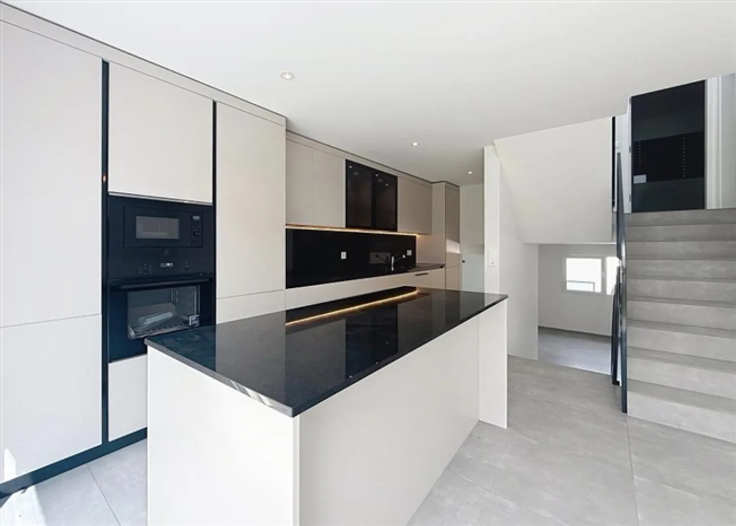 INCROYABLE NOUVELLE VILLA AVEC 4,5 CHAMBRES QUI ALLIE MODERNITÉ ET QUALITÉ DE VIE - Photo 6 sur 13