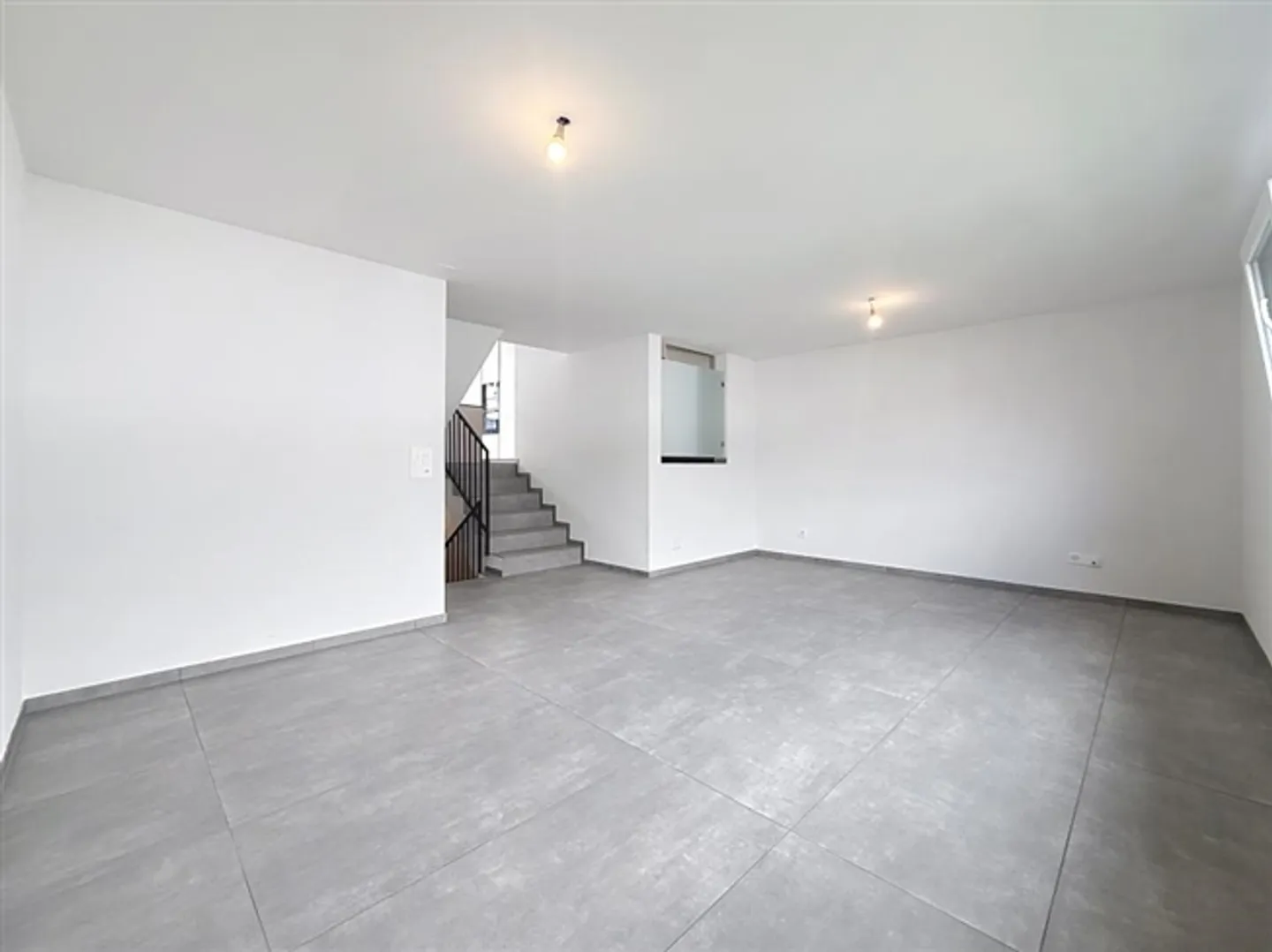 INCROYABLE NOUVELLE VILLA AVEC 4,5 CHAMBRES QUI ALLIE MODERNITÉ ET QUALITÉ DE VIE - Photo 4 sur 13