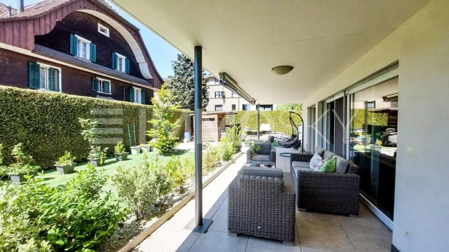 Charming Family Home with Garden - Photo 6 of 8