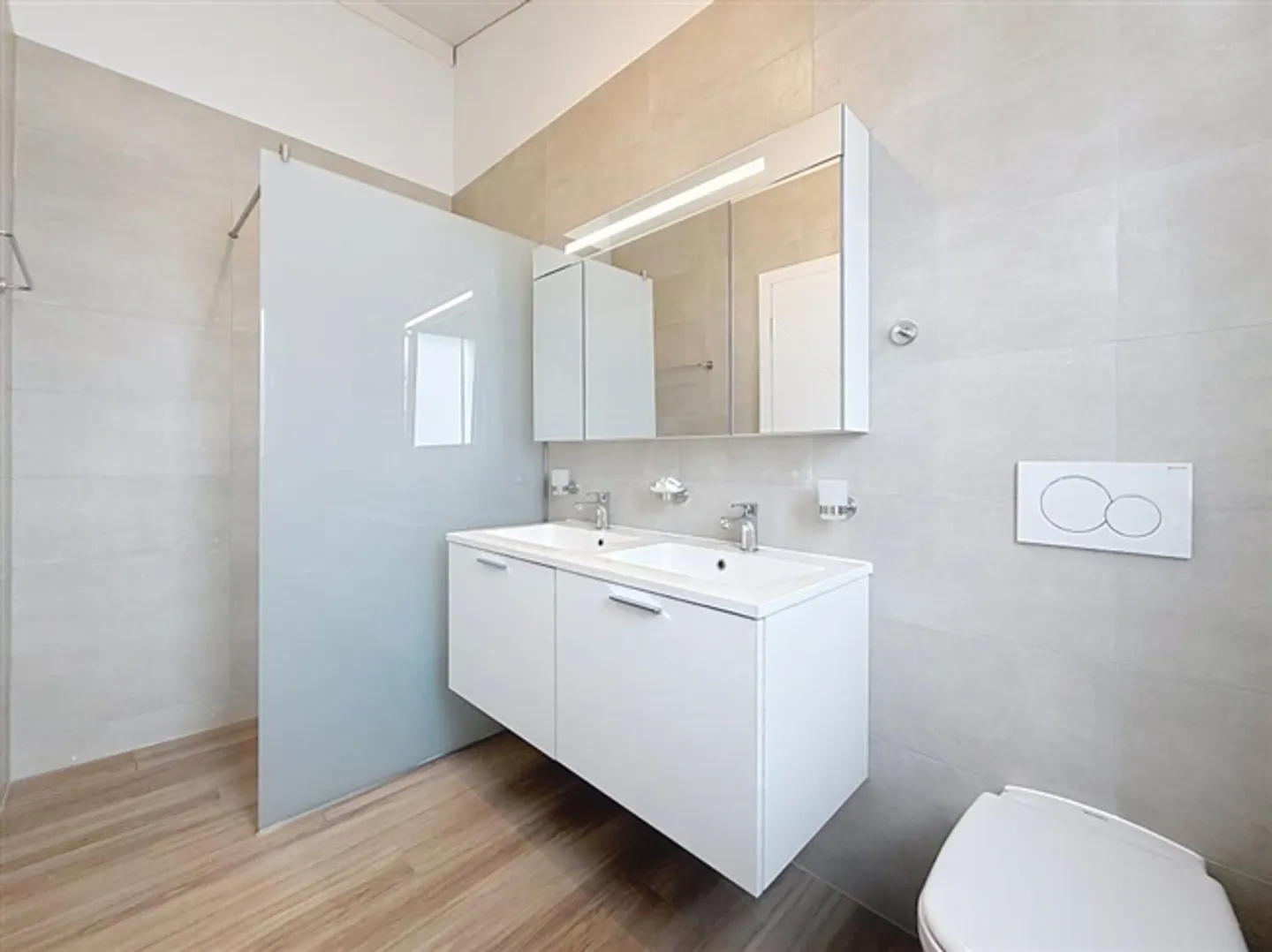 INCROYABLE NOUVELLE VILLA AVEC 4,5 CHAMBRES QUI ALLIE MODERNITÉ ET QUALITÉ DE VIE - Photo 9 sur 13