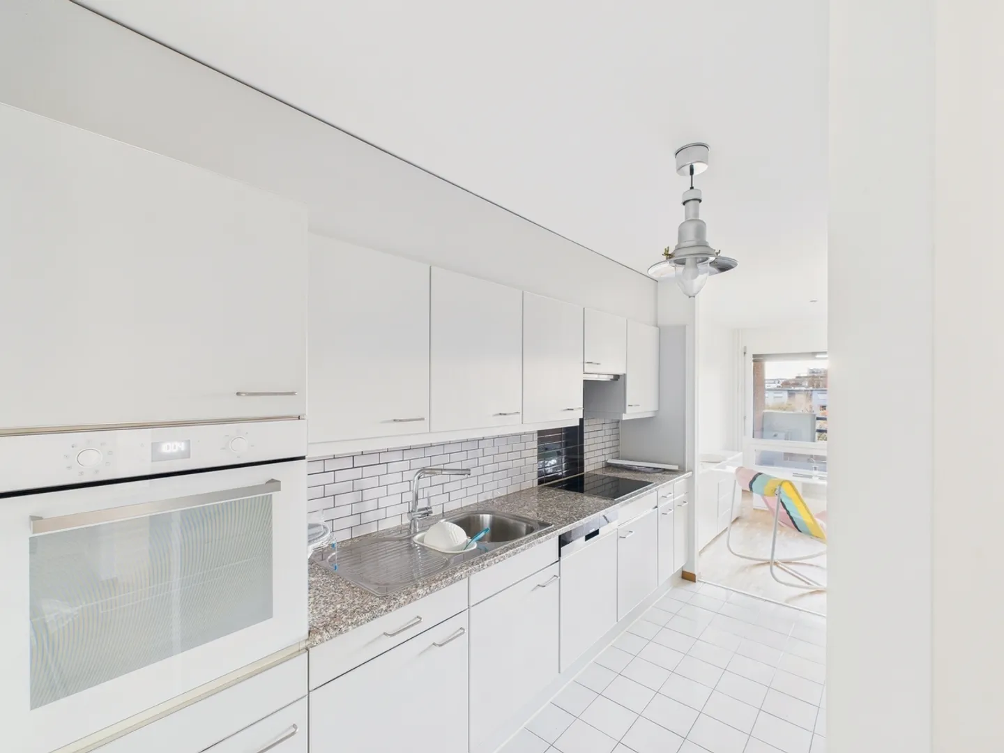 Elegant 4.5-room apartment with balcony in Nyon - Photo 4 of 9