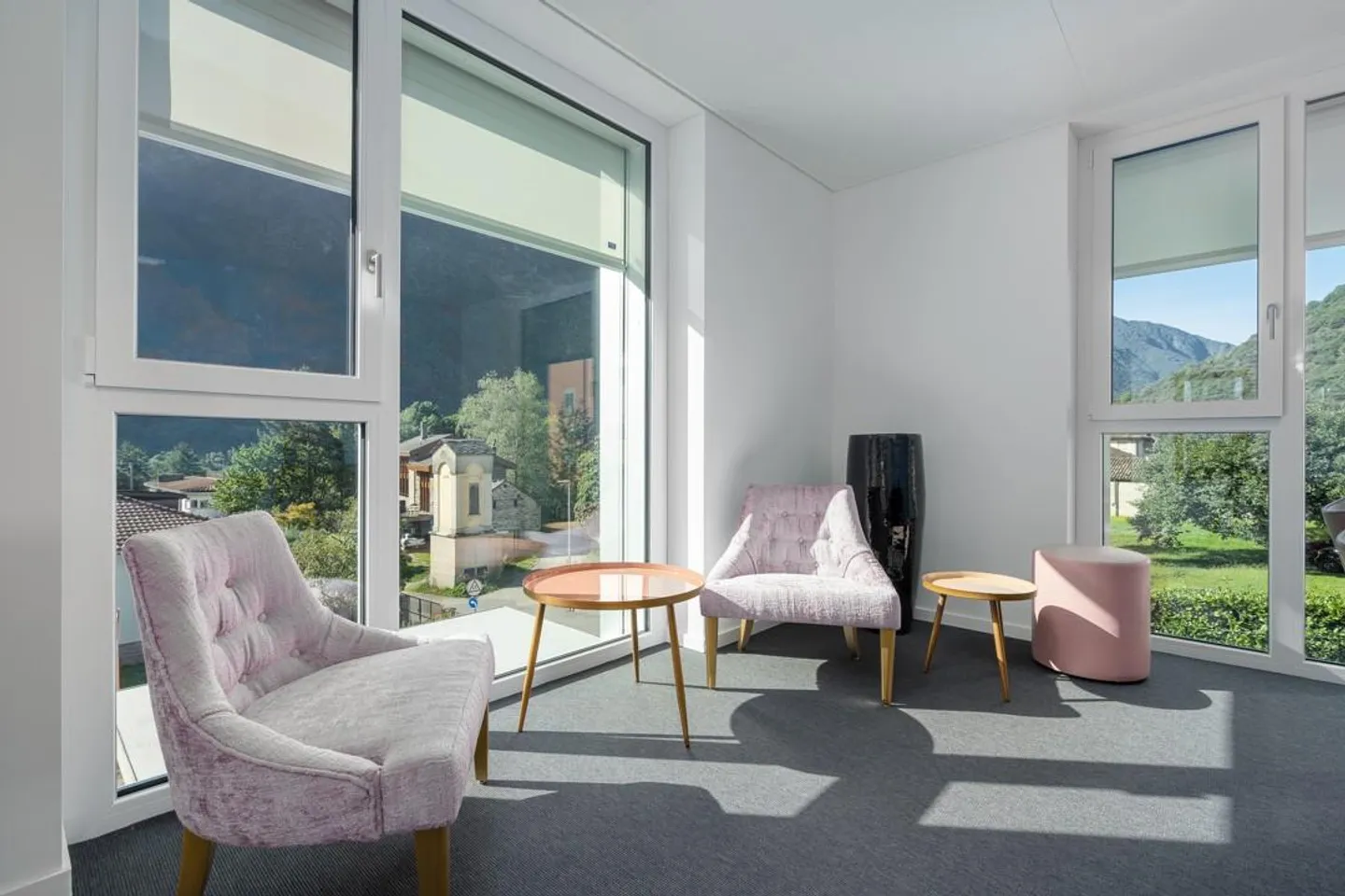 NUOVO QUARTIERE BIRRERIA - UFFICIO ELEGANTE E FUNZIONALE - Foto 2 di 7