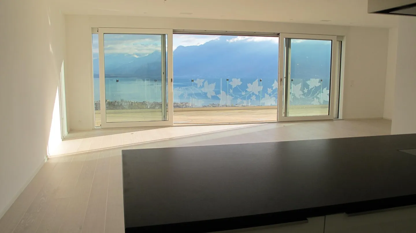 4.5-room apartment with stunning views of the lake and the Alps - Photo 7 of 13