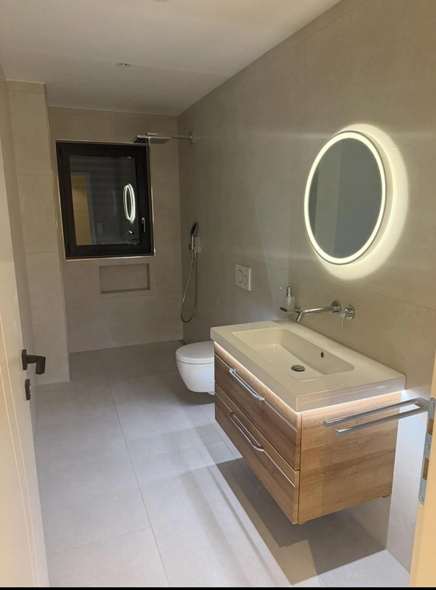 Moderne 7 1/2 Zimm. Einfamilienhaus Freistehend - Foto 18 von 25