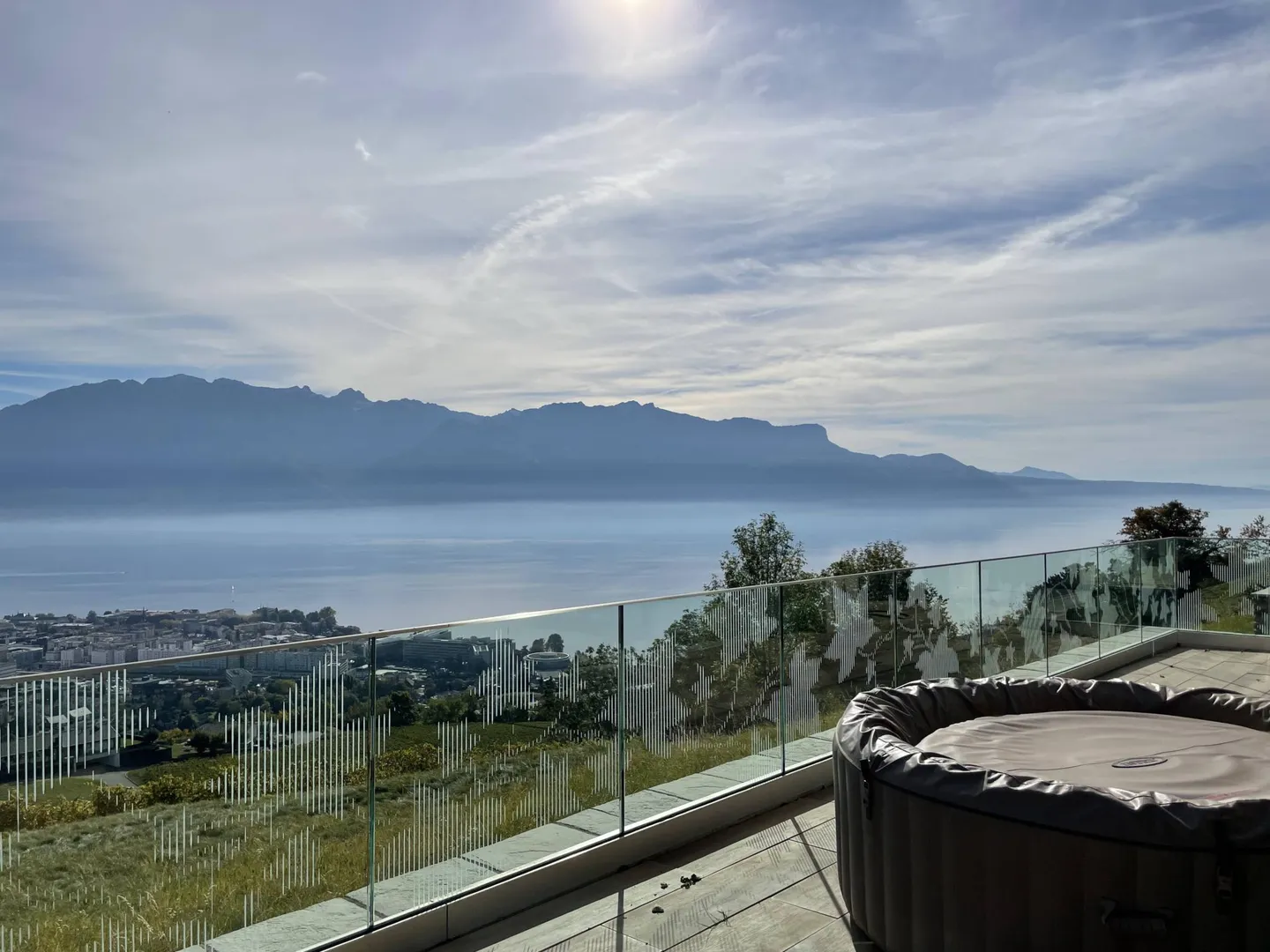 4.5-room apartment with stunning views of the lake and the Alps - Photo 2 of 13