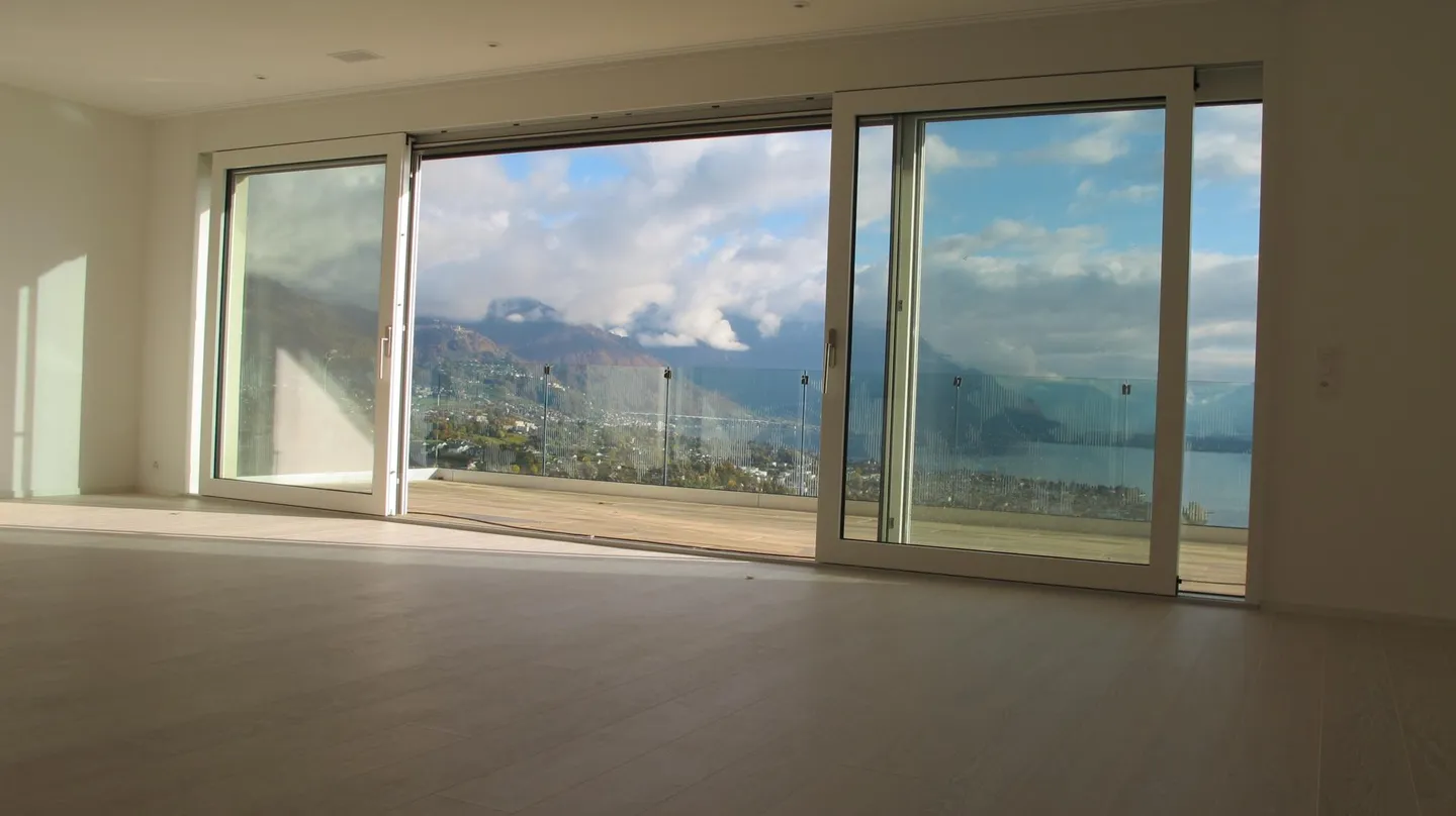 4.5-room apartment with stunning views of the lake and the Alps - Photo 3 of 13