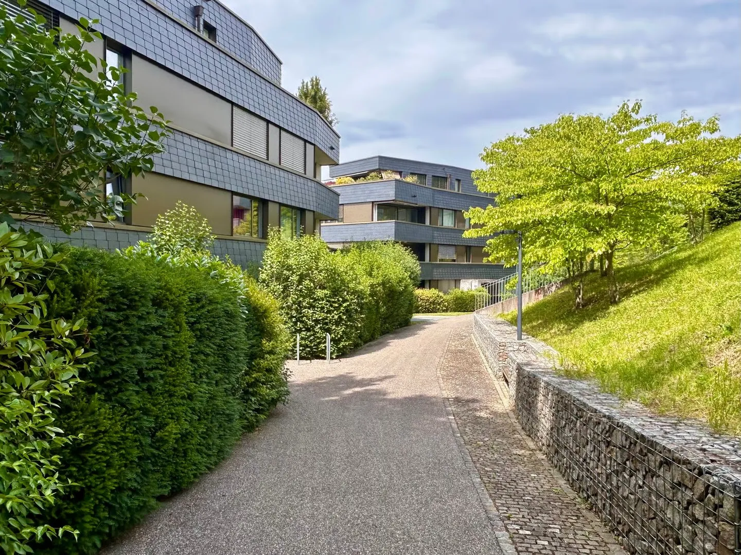 Appartement moderne de 3,5 pièces avec balcons et belle vue à Riehen - Photo 1 sur 16