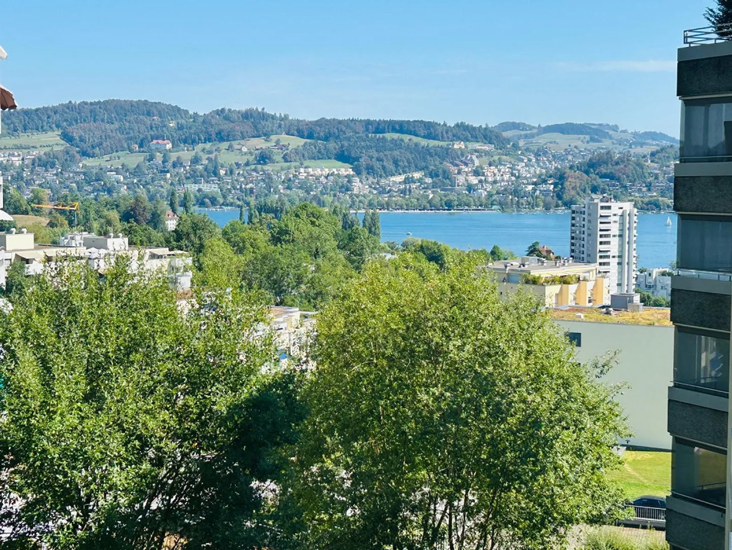 Bright 3.5-room apartment with lake view and forest edge location in Lucerne - Photo 2 of 11