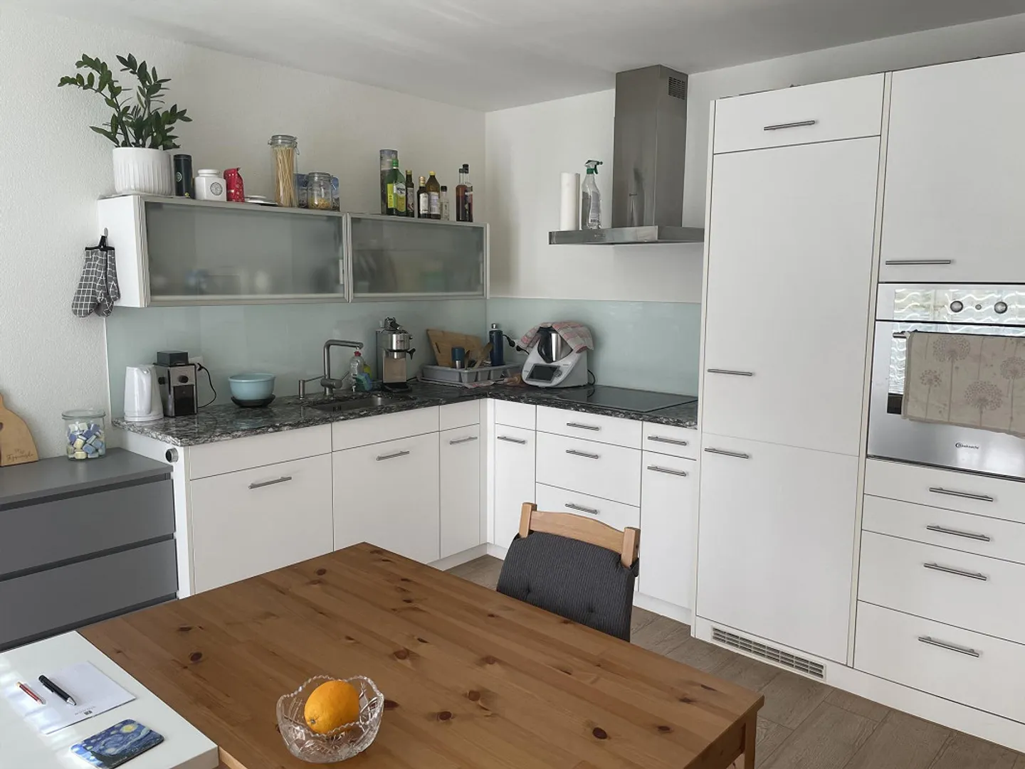 Appartement moderne de 2,5 pièces à Neuenhof avec balcon, garage et cave - Photo 1 sur 10