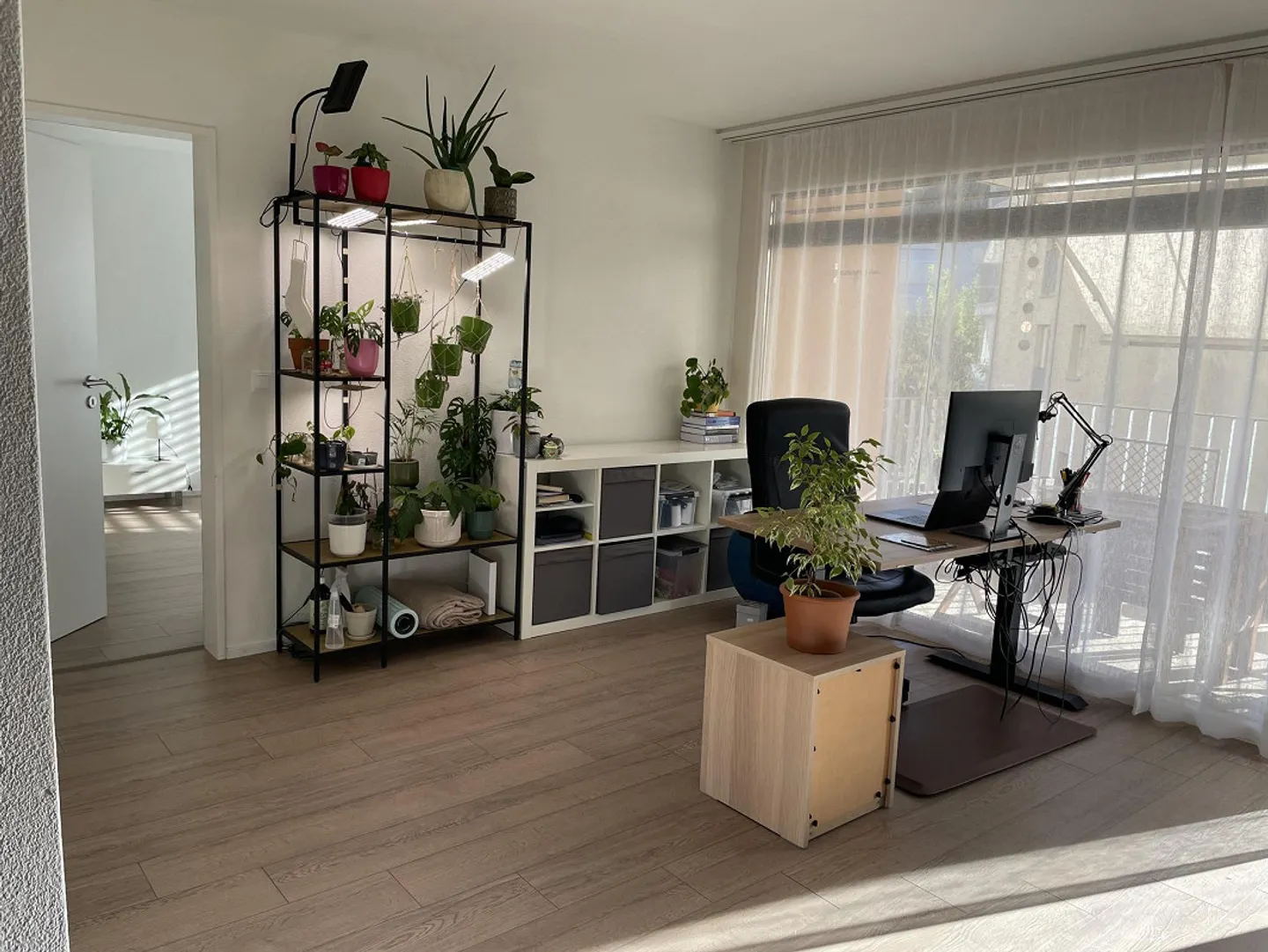 Appartement moderne de 2,5 pièces à Neuenhof avec balcon, garage et cave - Photo 4 sur 10