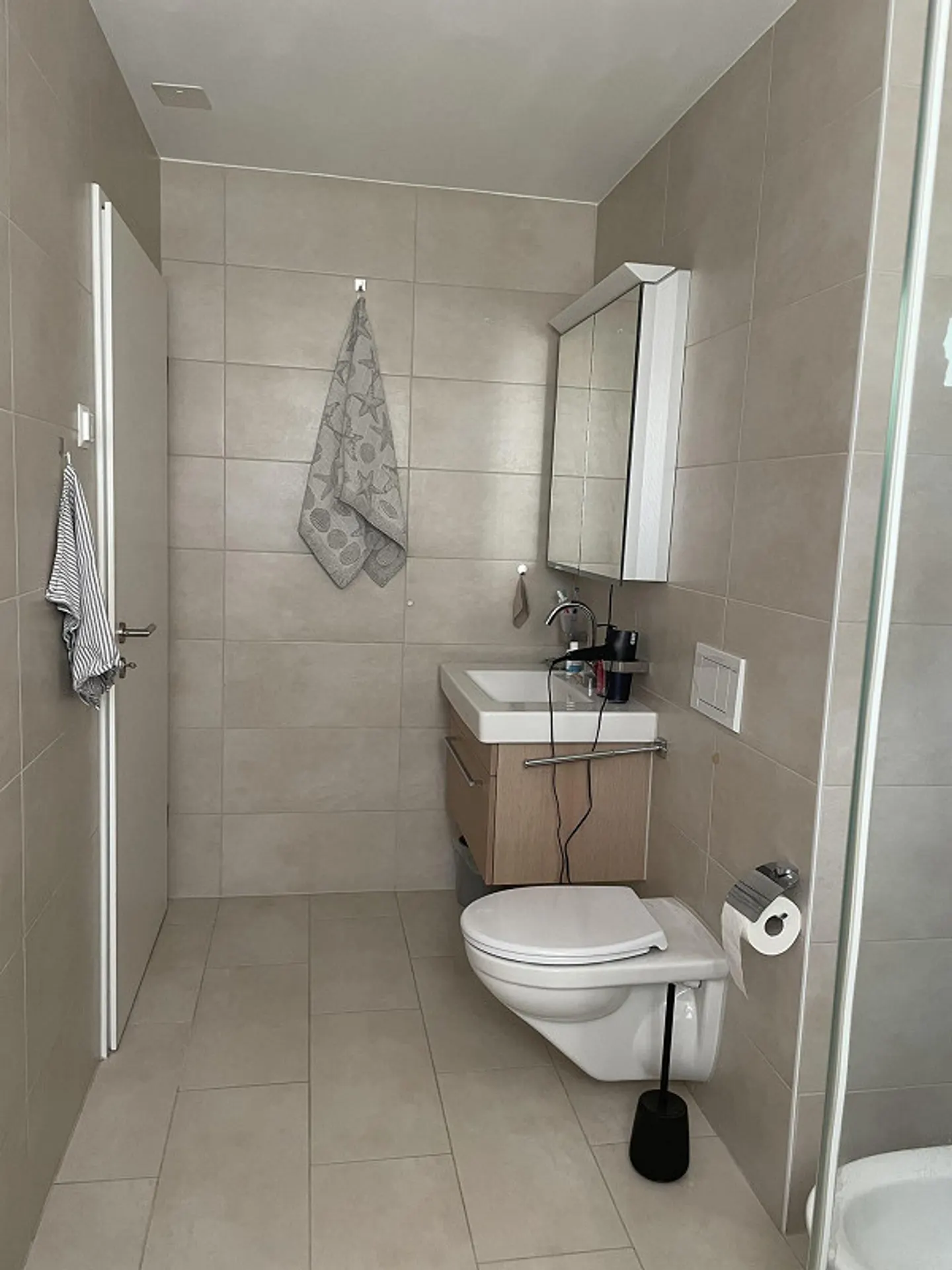 Appartement moderne de 2,5 pièces à Neuenhof avec balcon, garage et cave - Photo 7 sur 10